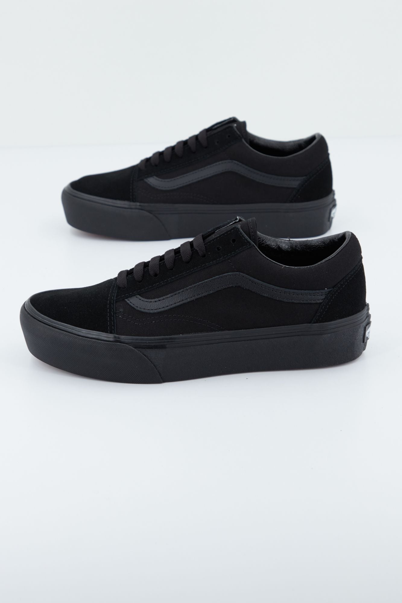 VANS UA OLD SKOOL PLATFOR en color NEGRO (1)