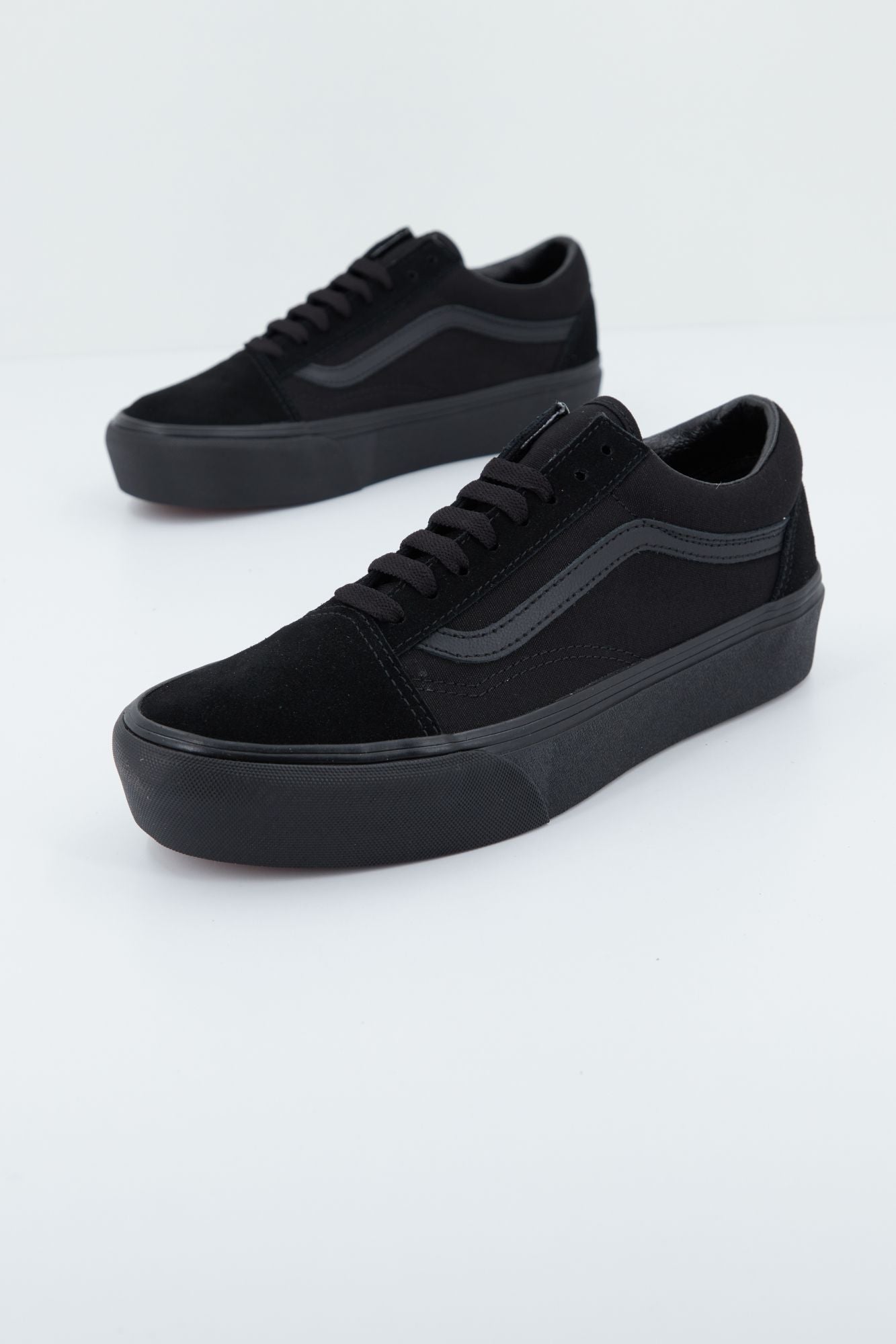 VANS UA OLD SKOOL PLATFOR en color NEGRO (2)
