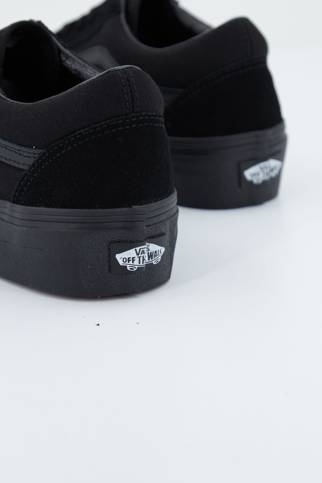 VANS UA OLD SKOOL PLATFOR en color NEGRO (3)