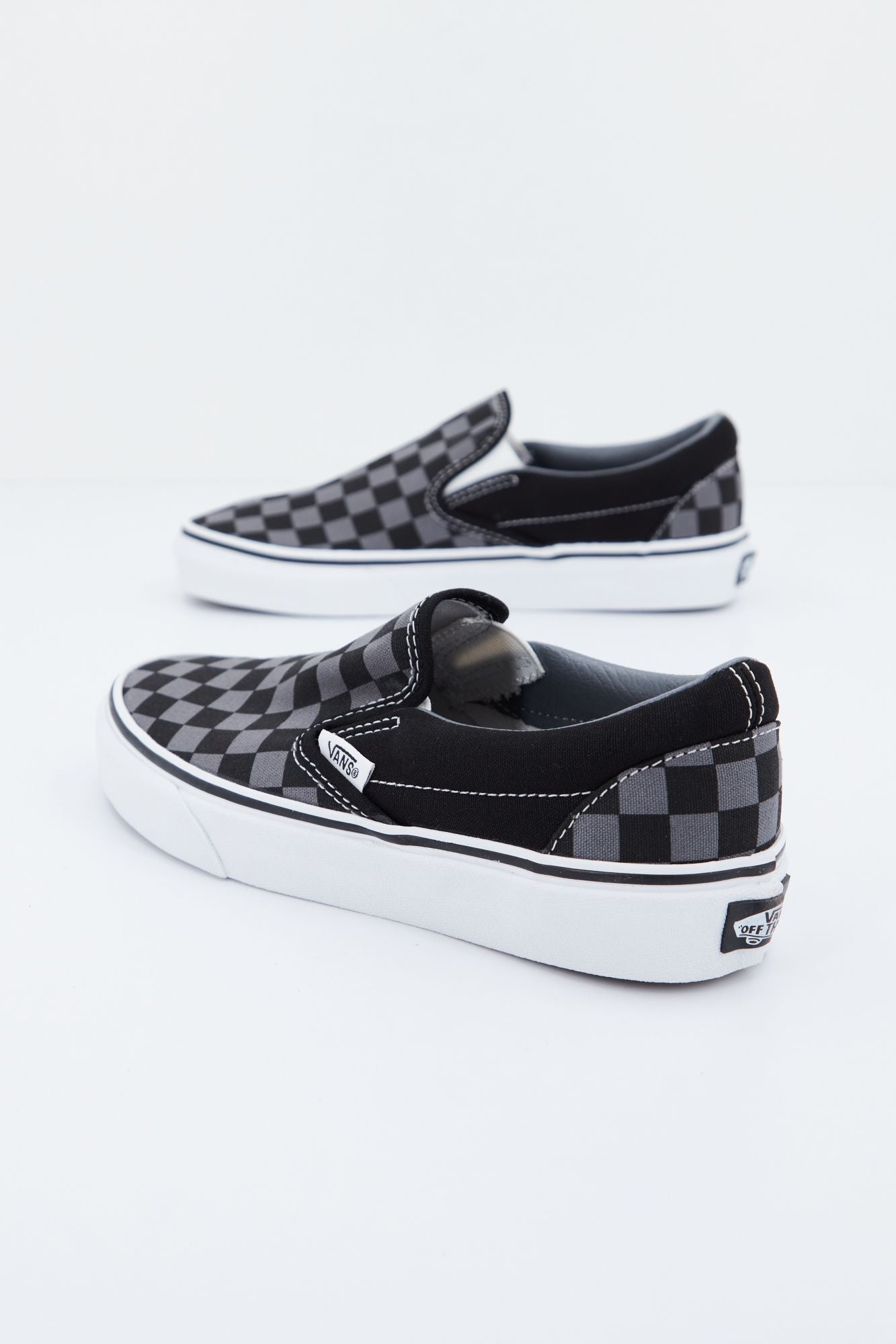 VANS VEYEBPJ UA en color NEGRO (3)