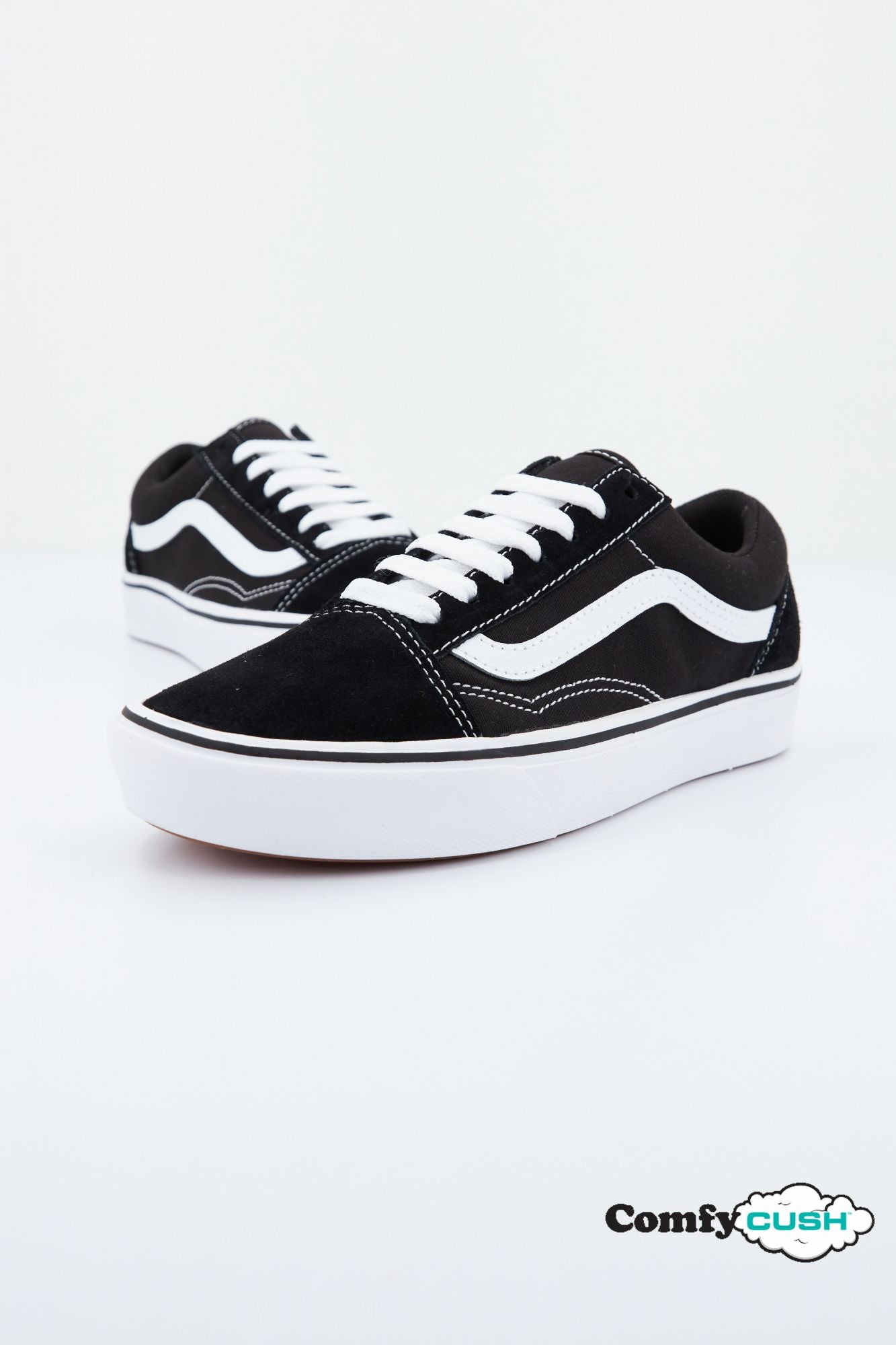 VANS UA COMFY CUSH en color NEGRO (1)