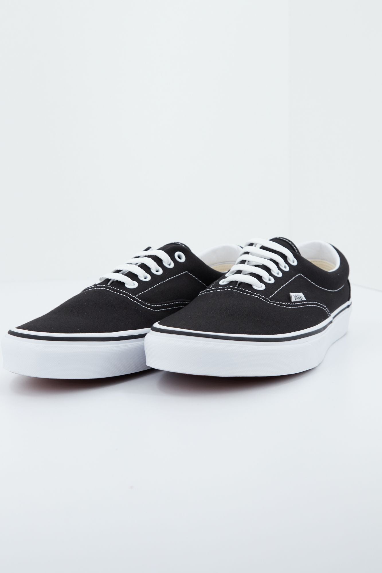 VANS UA ERA en color NEGRO (4)