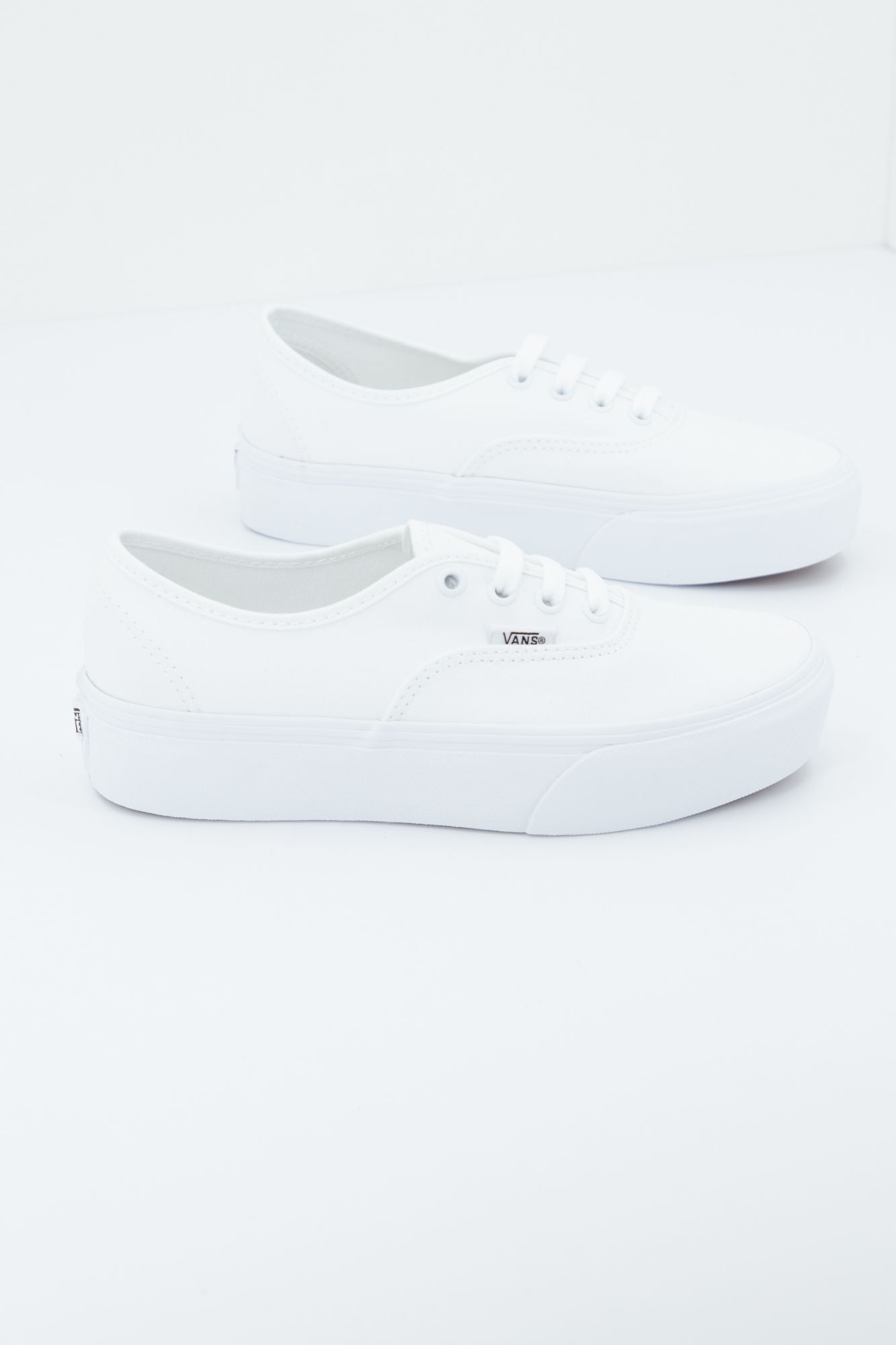 VANS AUTHENTIC PLATFORM en color BLANCO (2)
