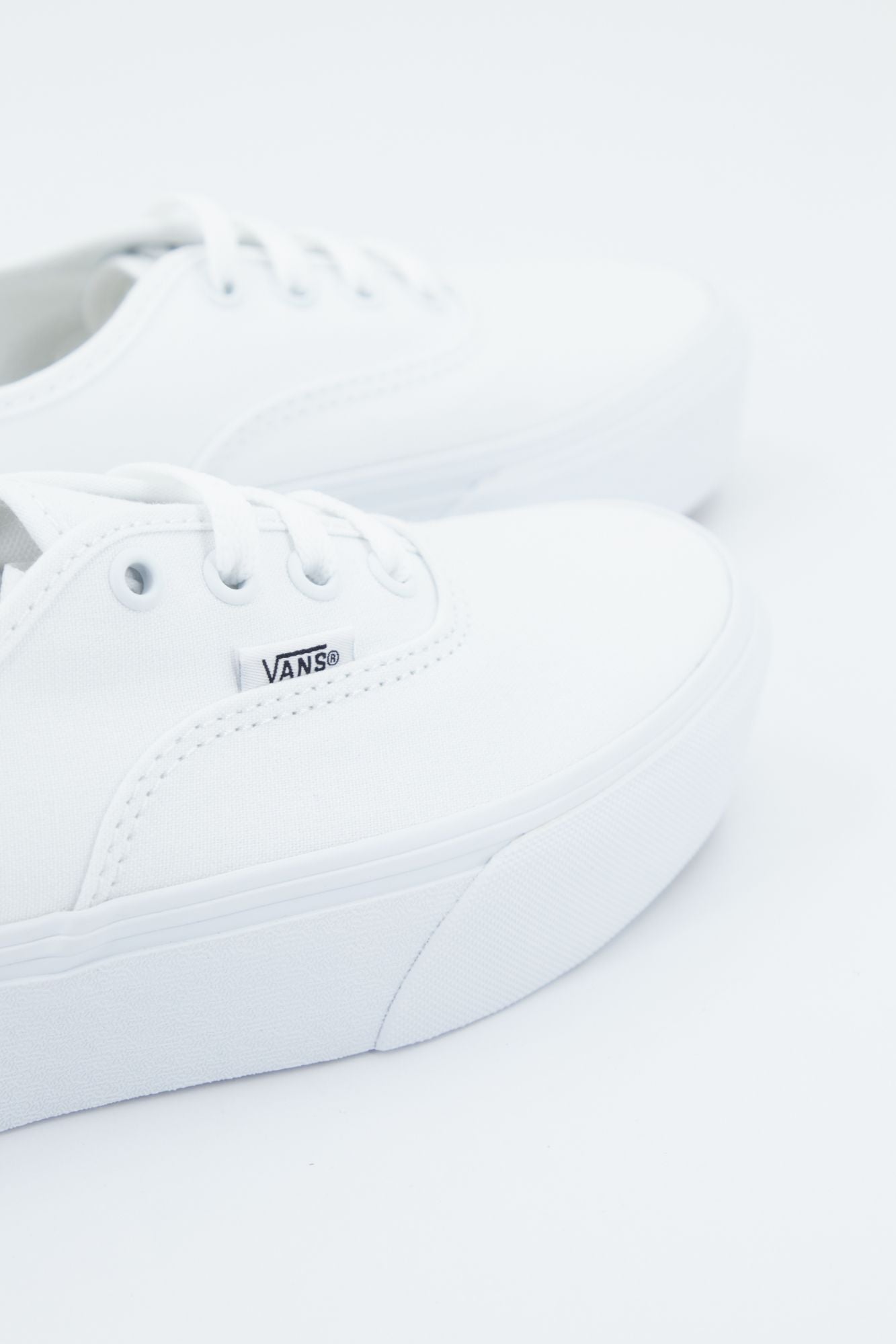 VANS AUTHENTIC PLATFORM en color BLANCO (4)