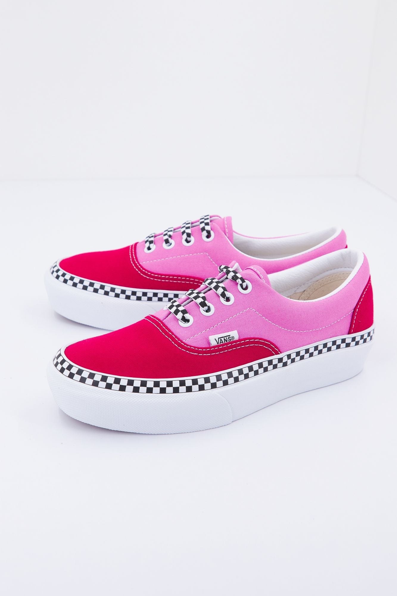 VANS UA ERA PLATFORM en color ROSA (5)