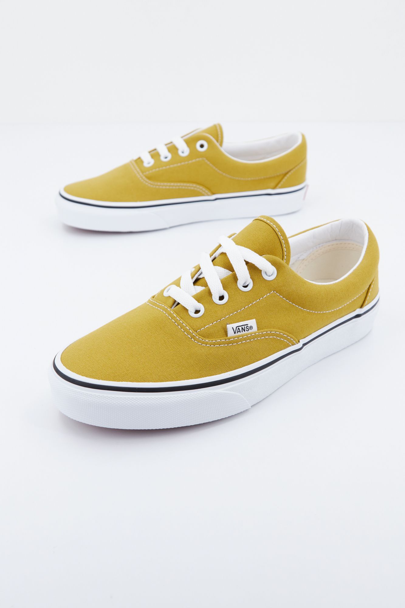 VANS UA Era en color VERDE (1)