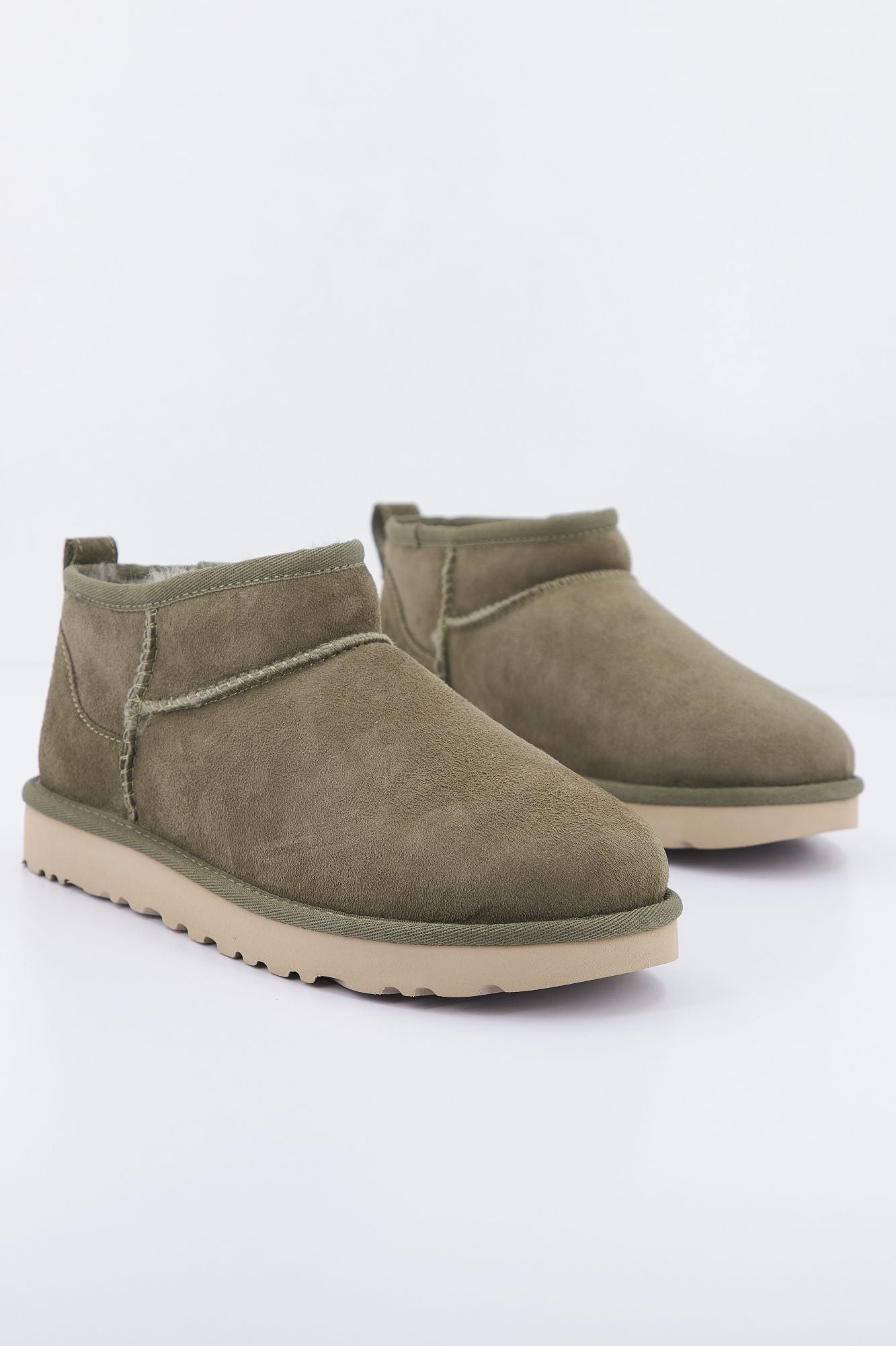 UGG W CLASSIC ULTRA MINI en color VERDE (2)