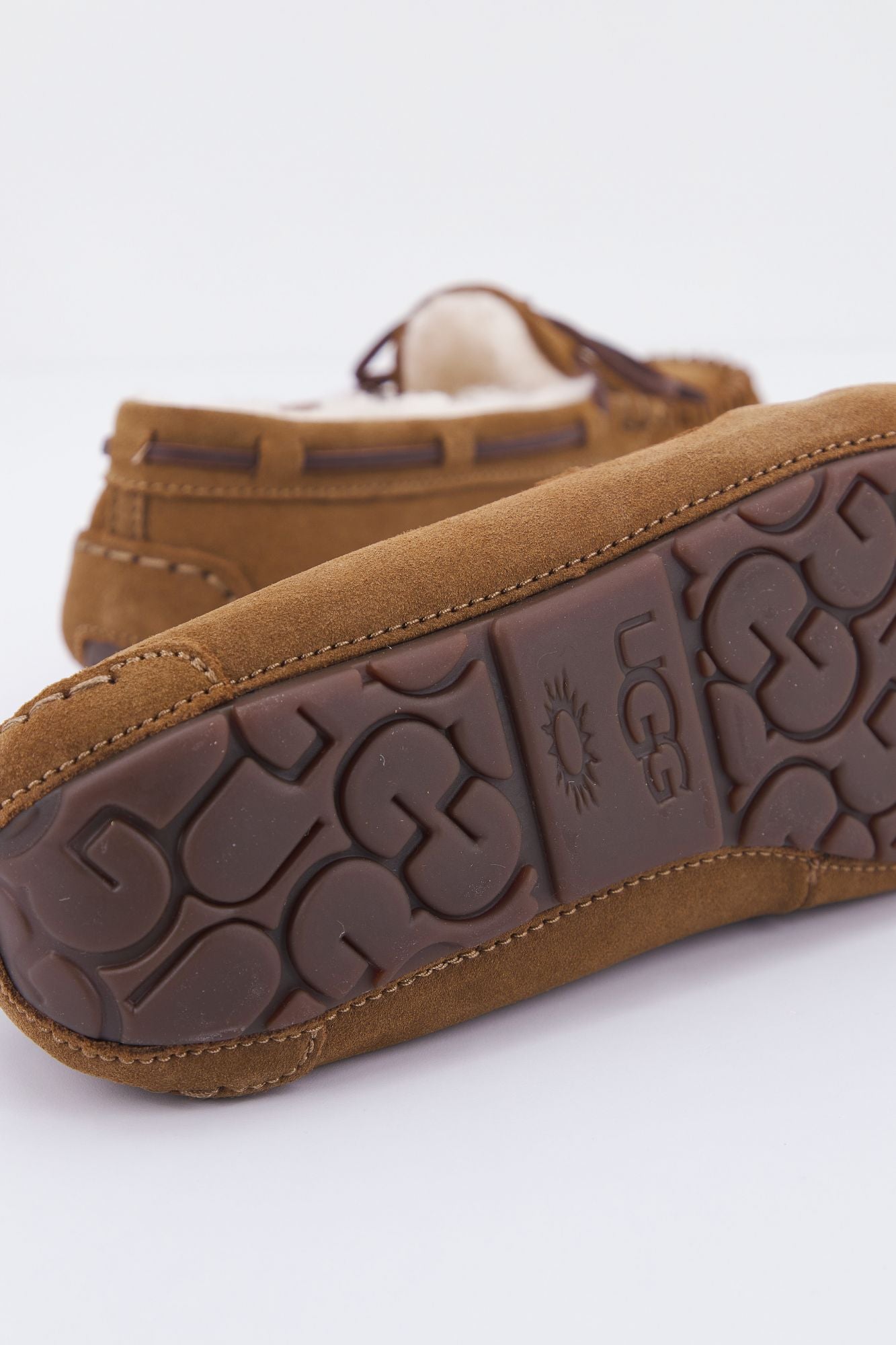 UGG W DAKOTA en color MARRON (4)