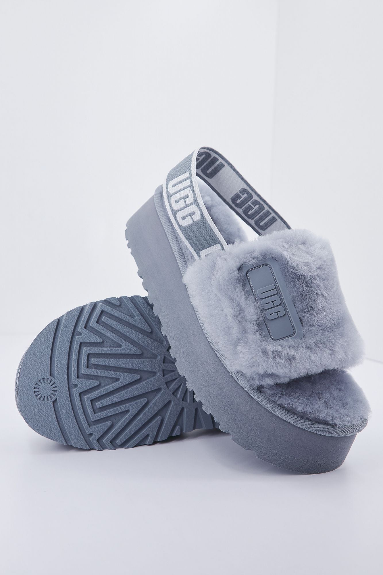 UGG W DISCO SLIDE en color GRIS (4)