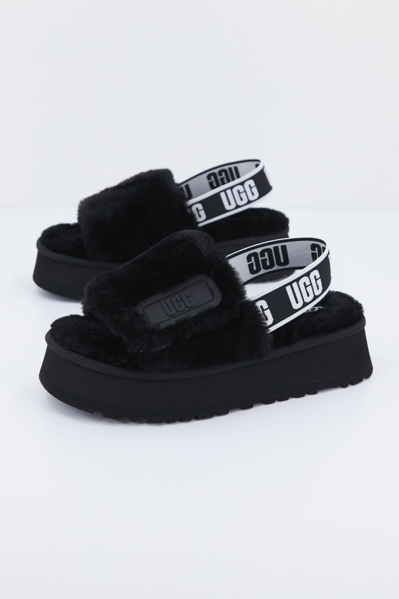UGG W DISCO SLIDE en color NEGRO (1)