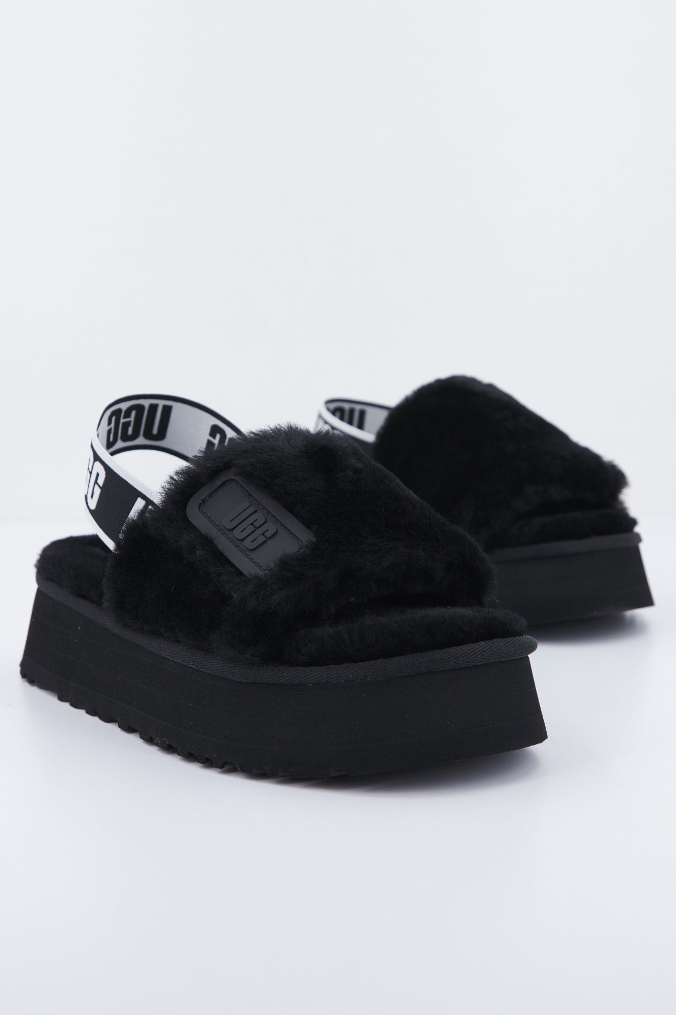 UGG W DISCO SLIDE en color NEGRO (2)