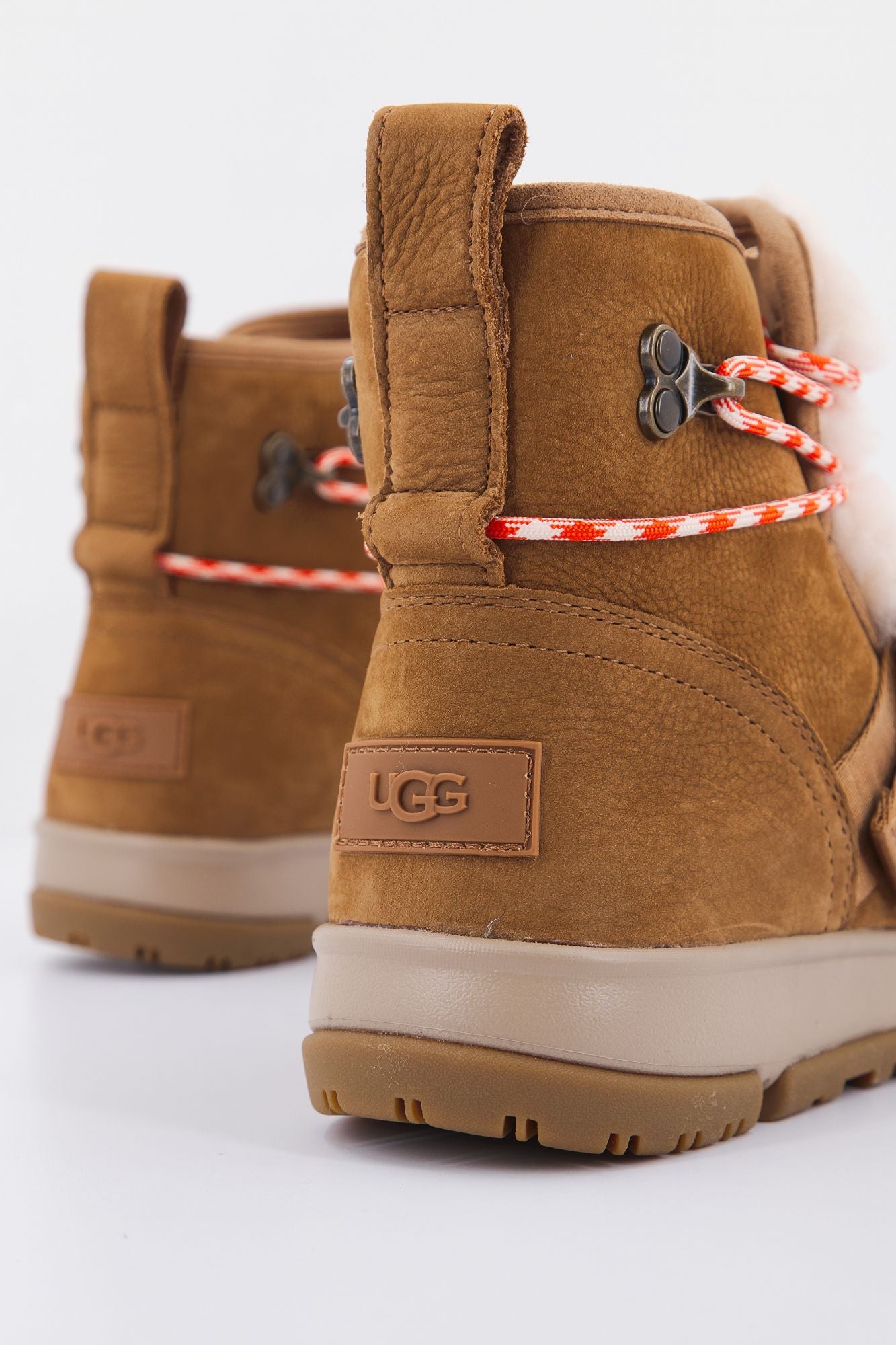 UGG W CLASSIC WEATHER HIKER en color MARRON (3)