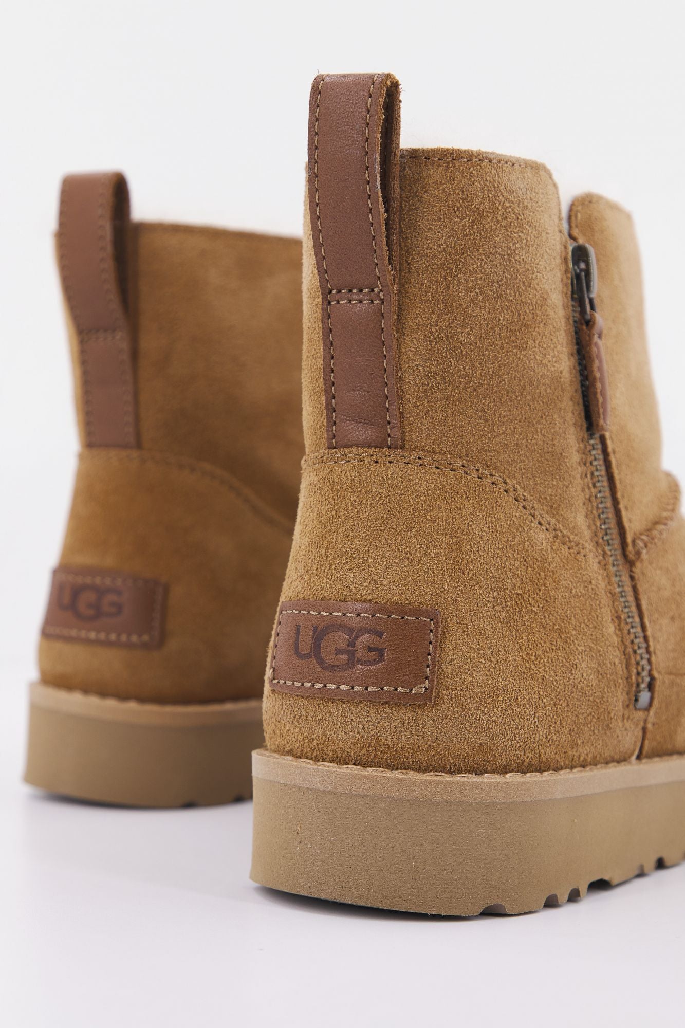 UGG W CLASSIC ZIP MINI en color MARRON CLARO (3)