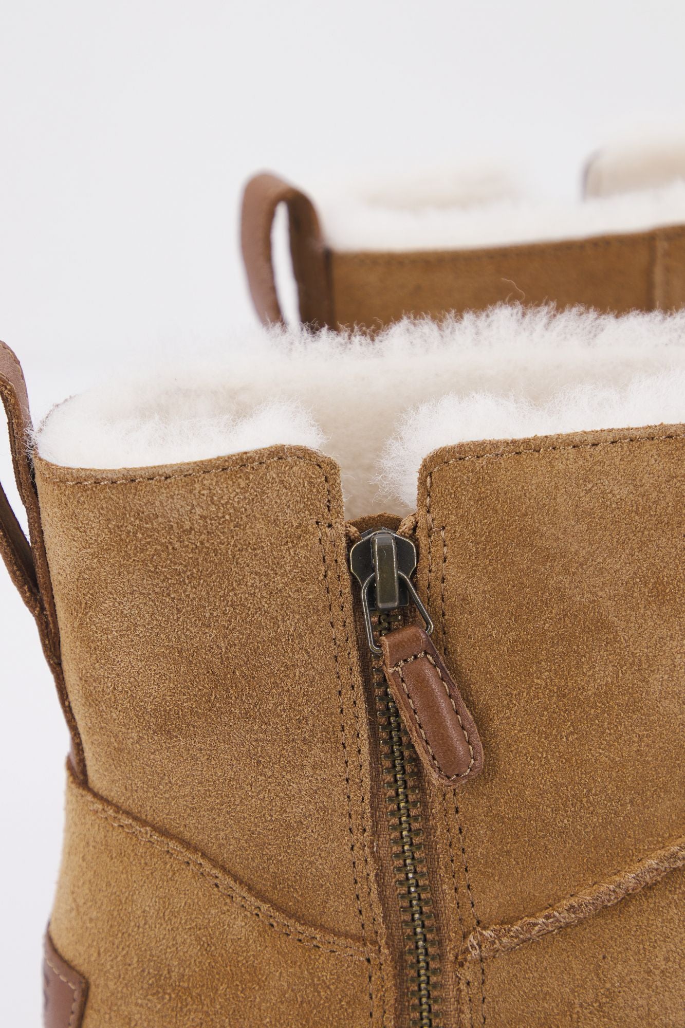 UGG W CLASSIC ZIP MINI en color MARRON CLARO (4)