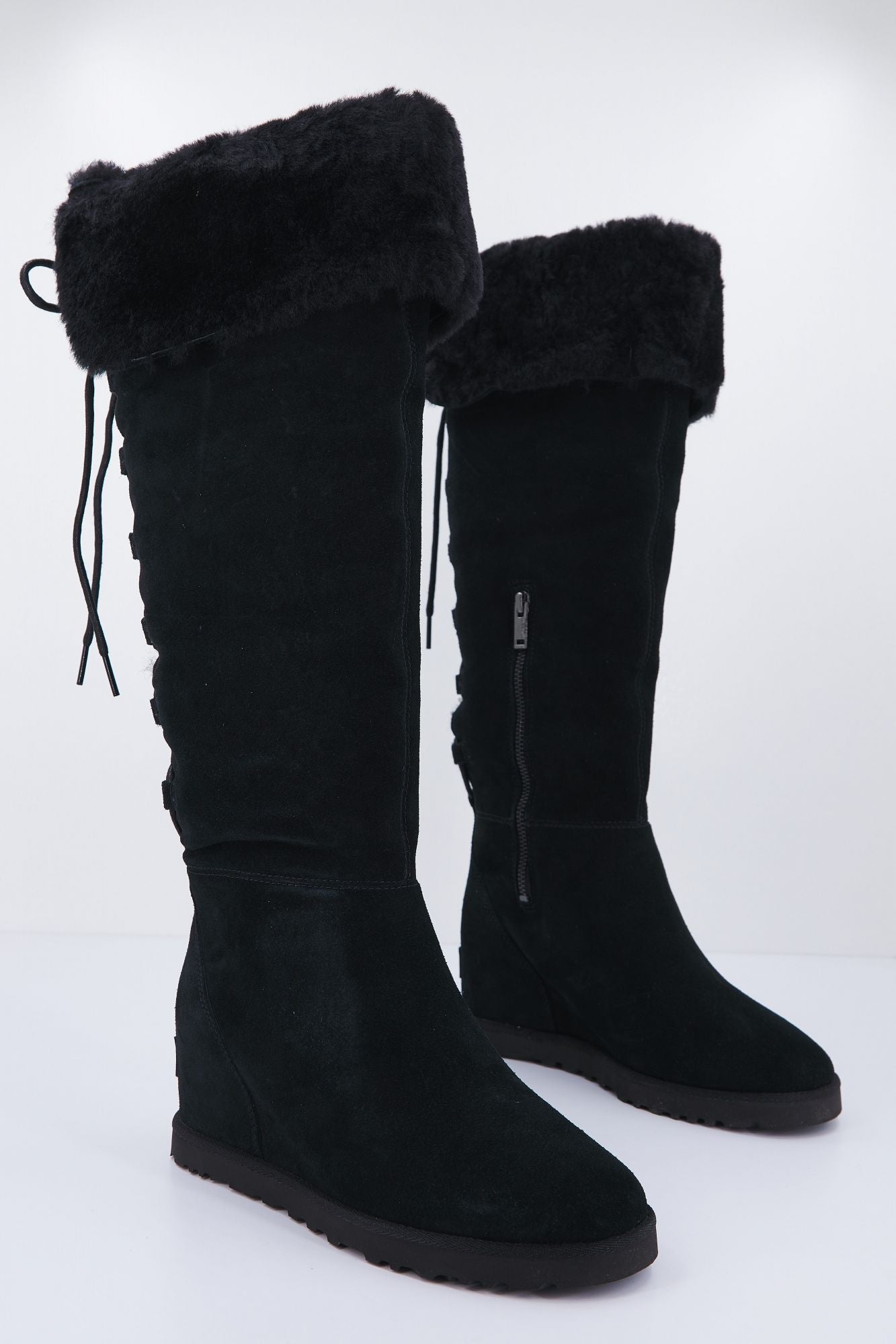 UGG LASSIC FEMME OTK LACE en color NEGRO (2)