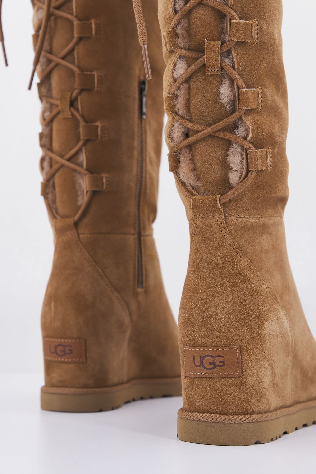 UGG CLASSIC FEMME OTK LACE en color MARRON CLARO (3)