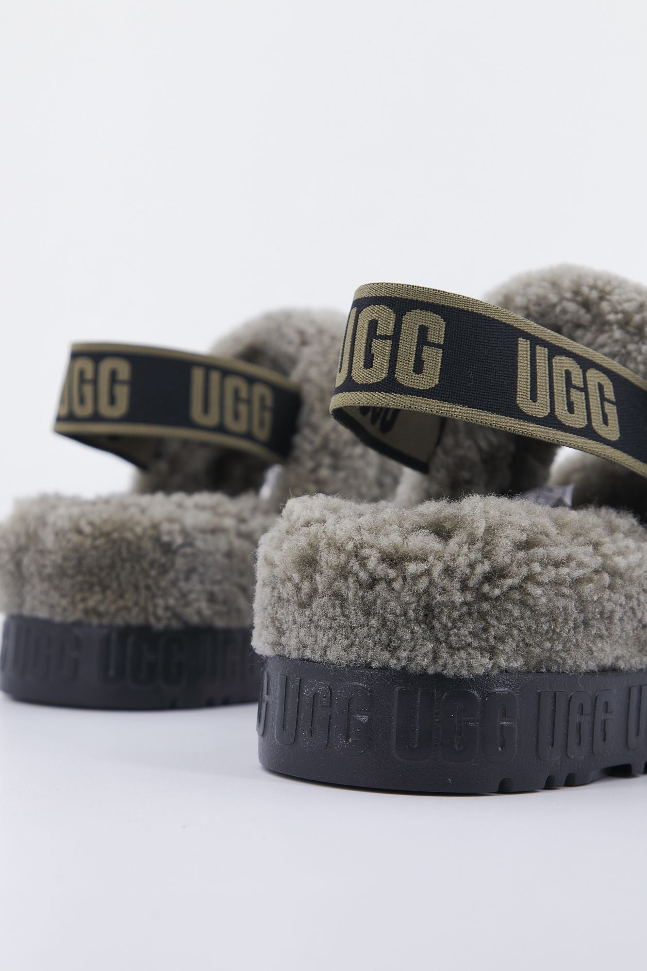 UGG W OH FLUFFITA en color VERDE (3)