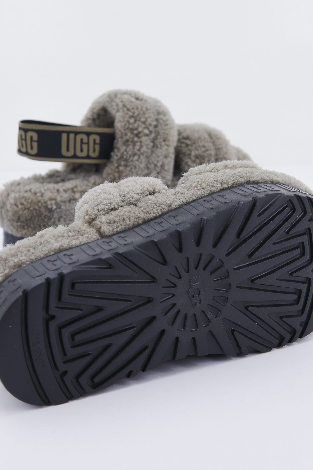 UGG W OH FLUFFITA en color VERDE (4)