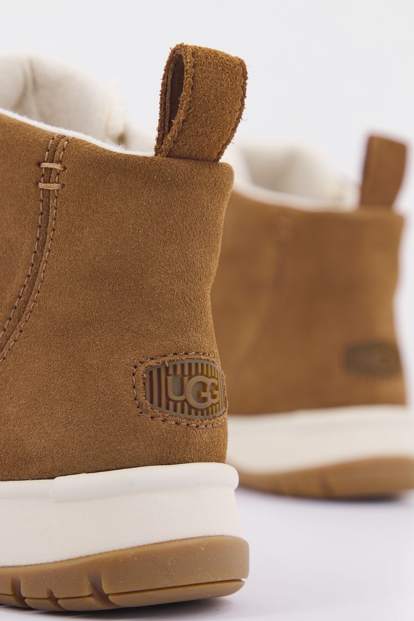 UGG AKESIDER HERITAGE MID en color MARRON CLARO (4)