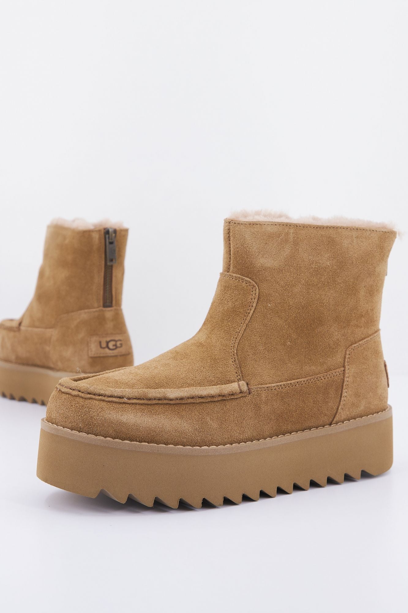 UGG W CLASSIC RISING HEEL-ZIP en color MARRON CLARO (1)