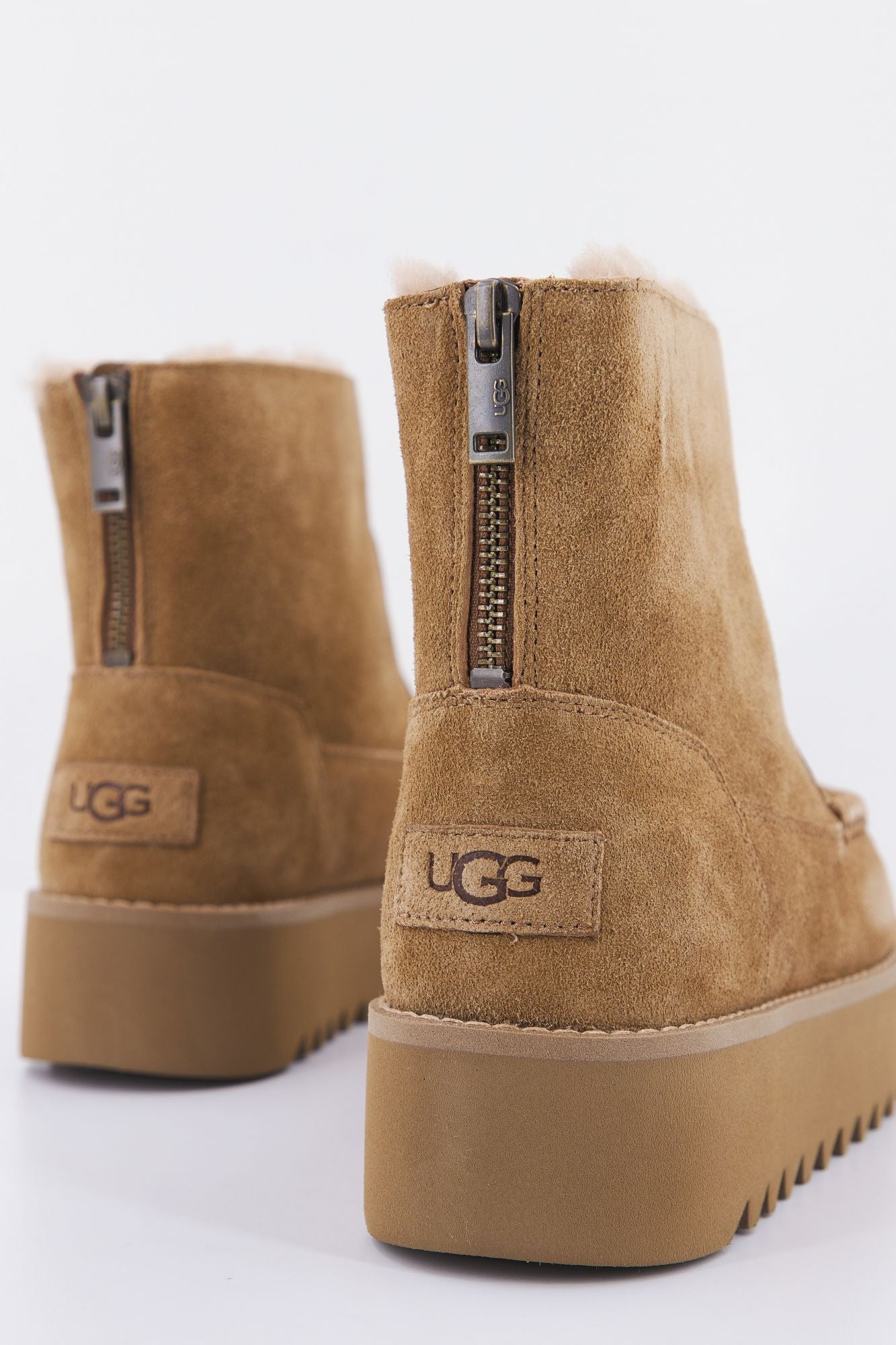 UGG W CLASSIC RISING HEEL-ZIP en color MARRON CLARO (3)