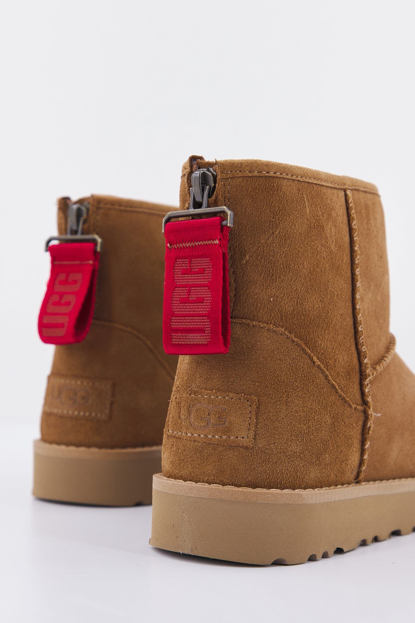 UGG W CLASSIC MINI LOGO ZIP en color MARRON CLARO (3)