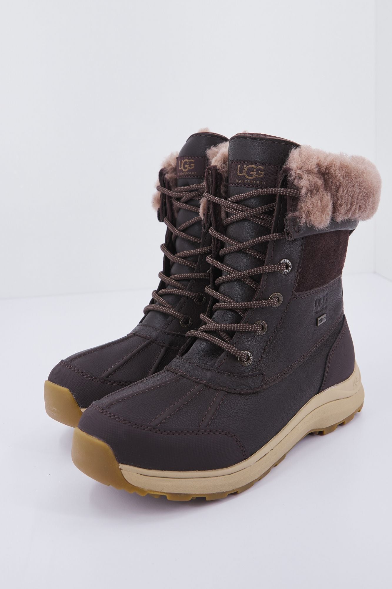 UGG W ADIRONDACK BOOT III en color MARRON (1)