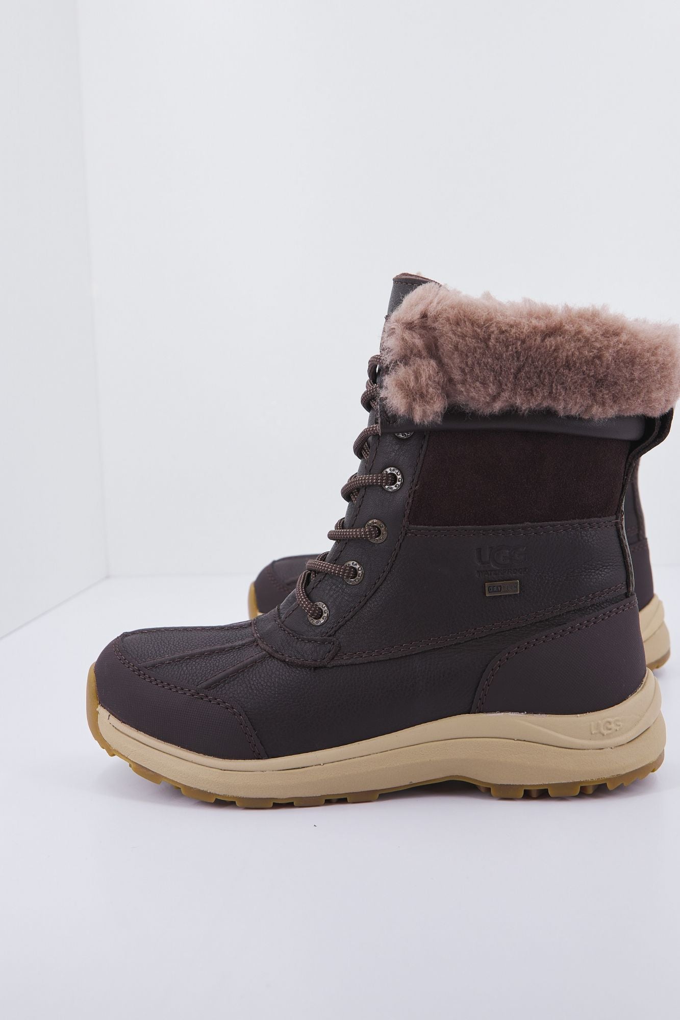 UGG W ADIRONDACK BOOT III en color MARRON (2)