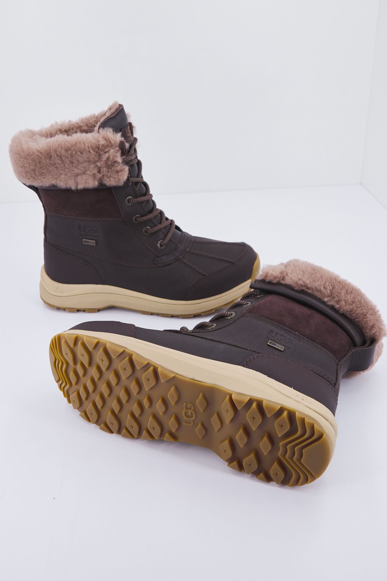 UGG W ADIRONDACK BOOT III en color MARRON (4)