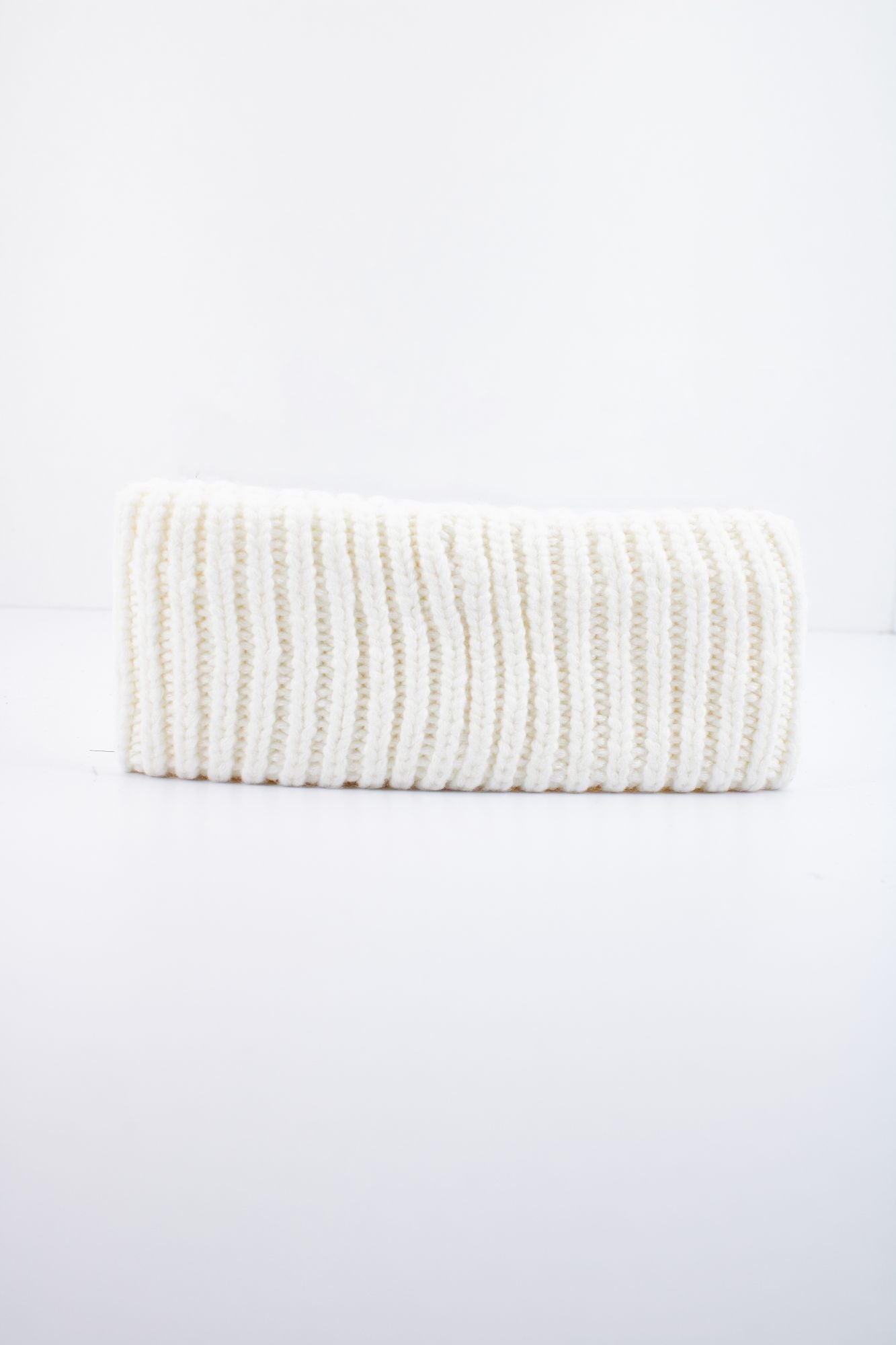 UGG W CHUNKY RIBBED HEADBAND en color BLANCO (2)