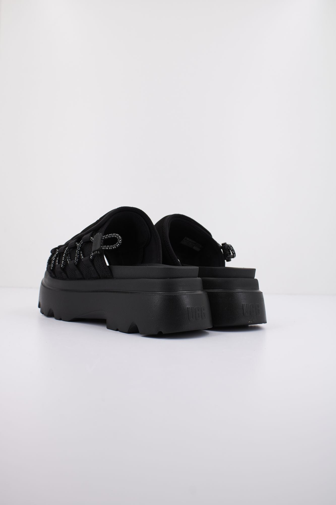 UGG CALLIE en color NEGRO (3)