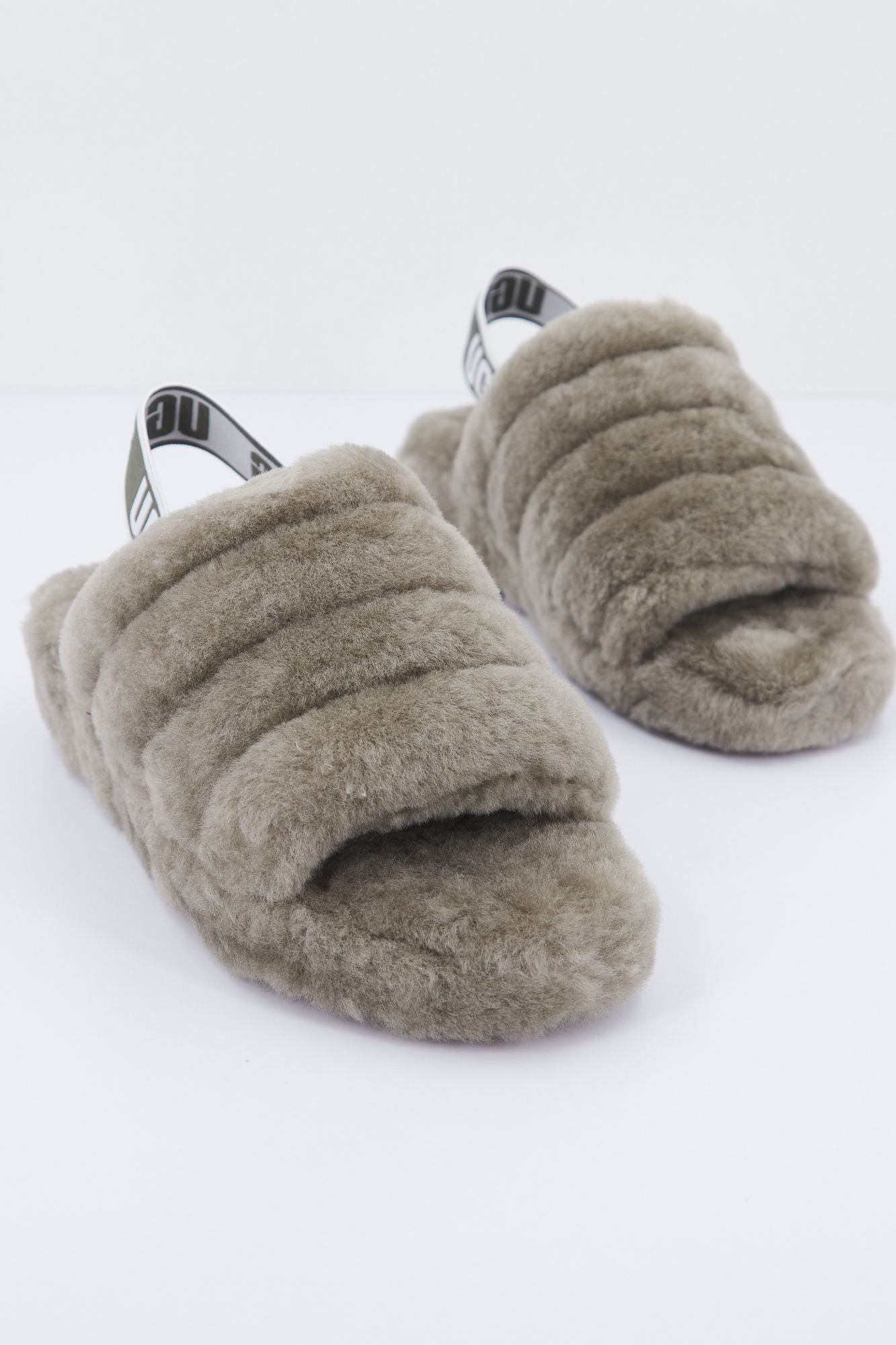 UGG FLUFF YEAH SLIDE en color VERDE (2)