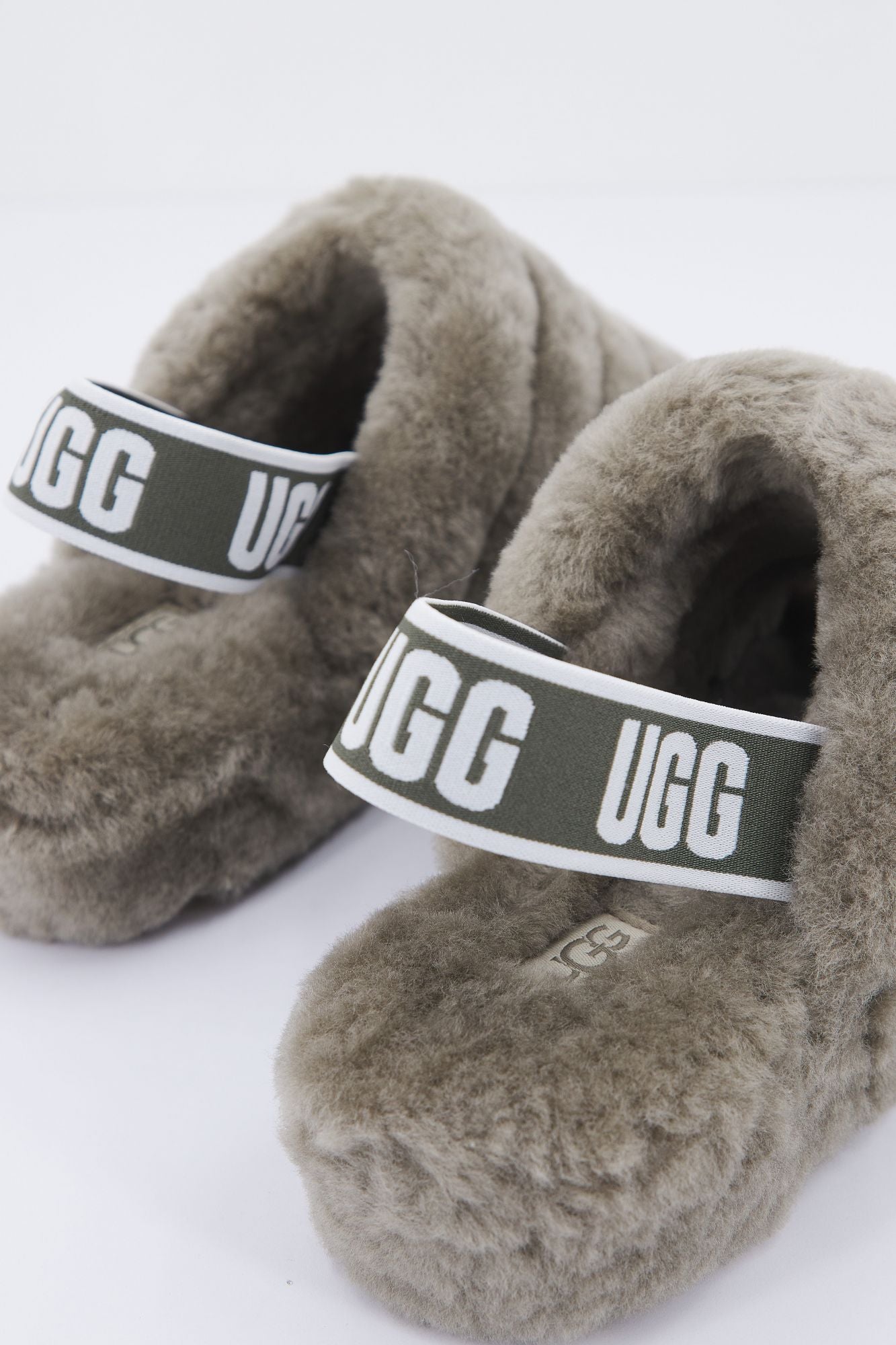 UGG FLUFF YEAH SLIDE en color VERDE (3)