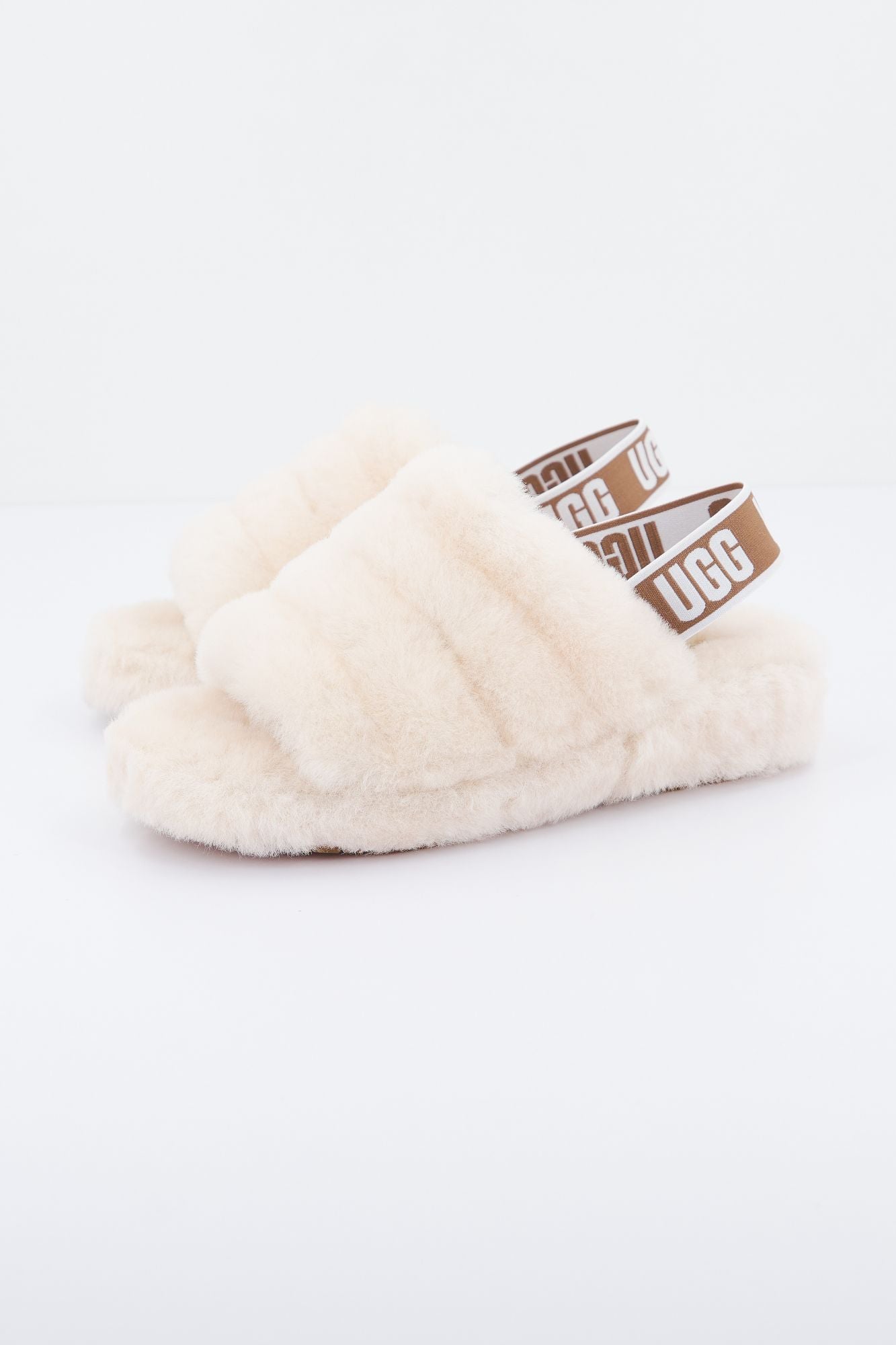 UGG FLUFF YEAH SLIDE en color BEIS (1)