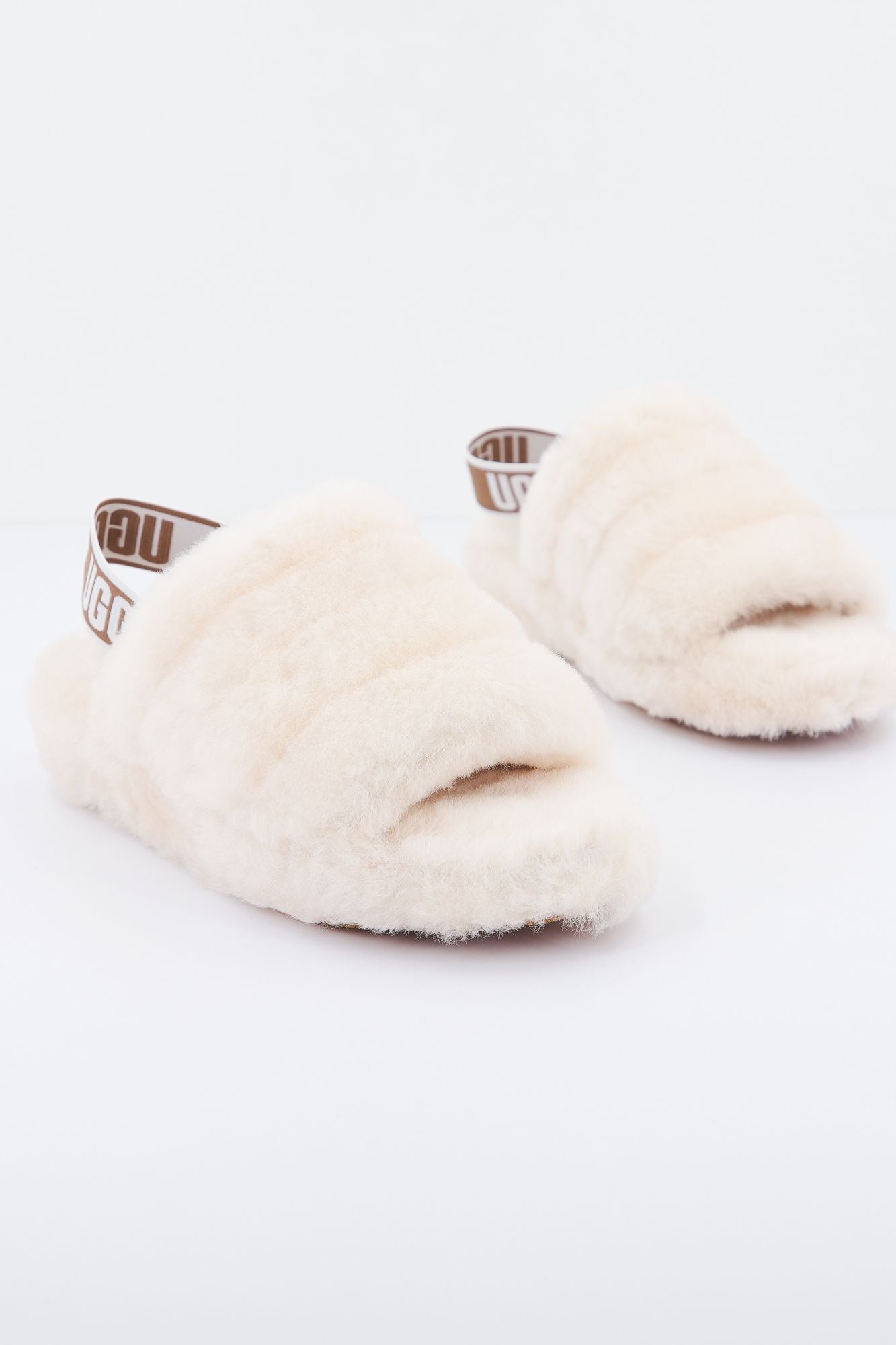 UGG FLUFF YEAH SLIDE en color BEIS (2)