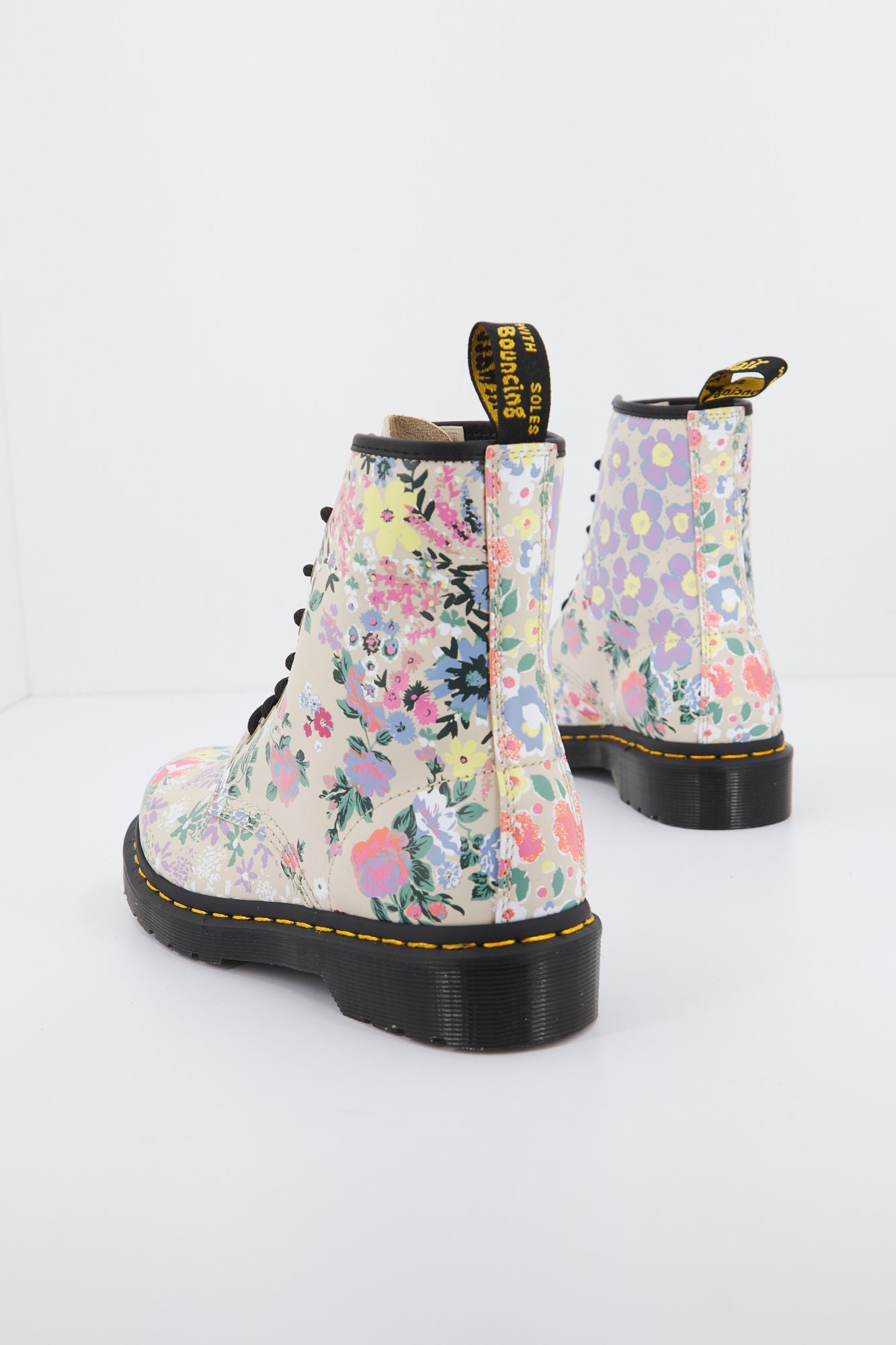DR. MARTENS  PARCHMENT BACKHAND en color FLORAL (3)