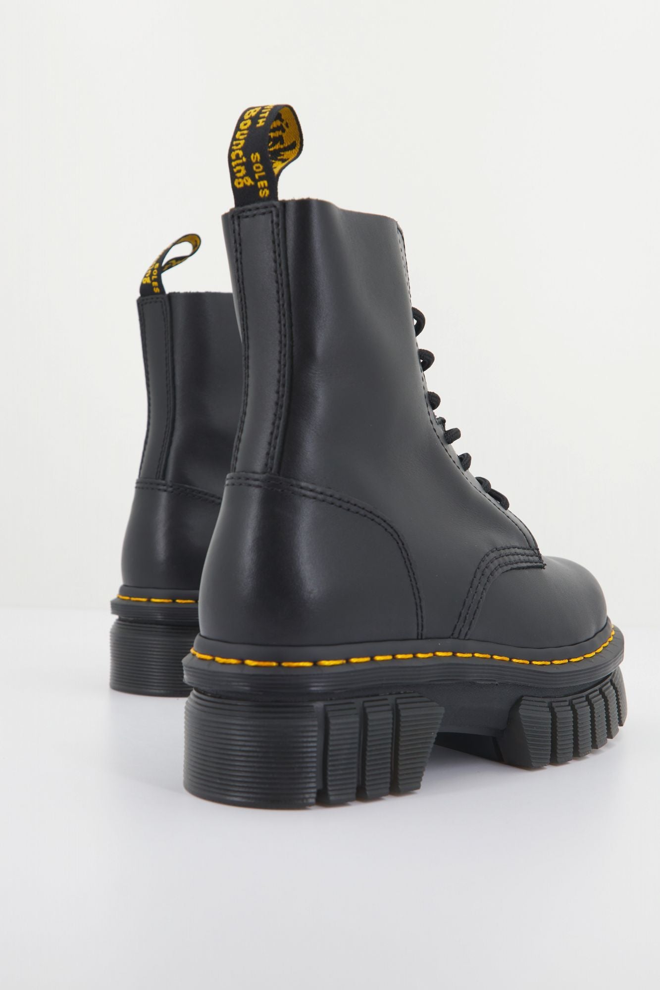 DR. MARTENS  AUDRICK 8-EYE BOOT BLACK N en color NEGRO (2)