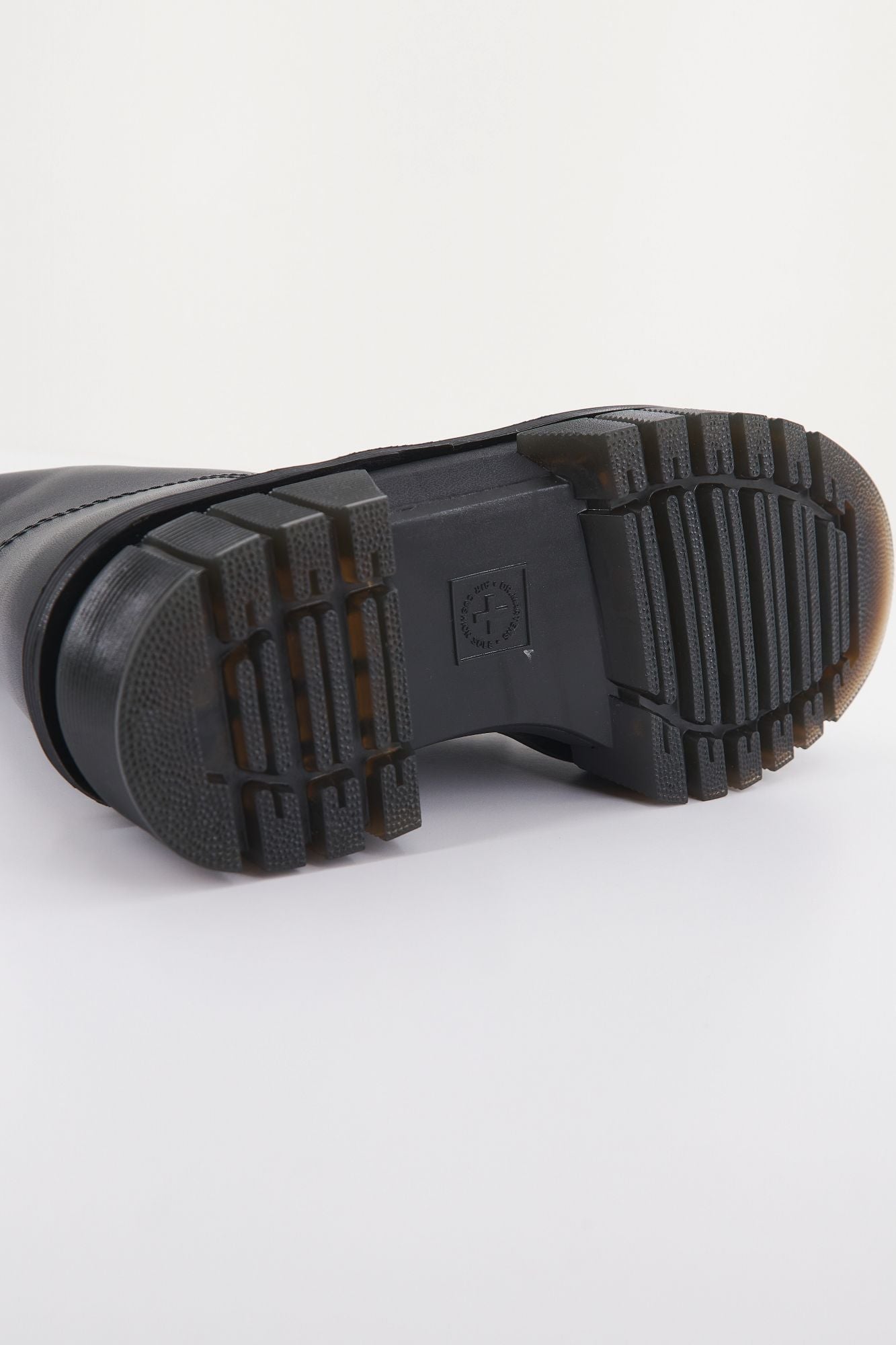 DR. MARTENS  AUDRICK 8-EYE BOOT BLACK N en color NEGRO (4)