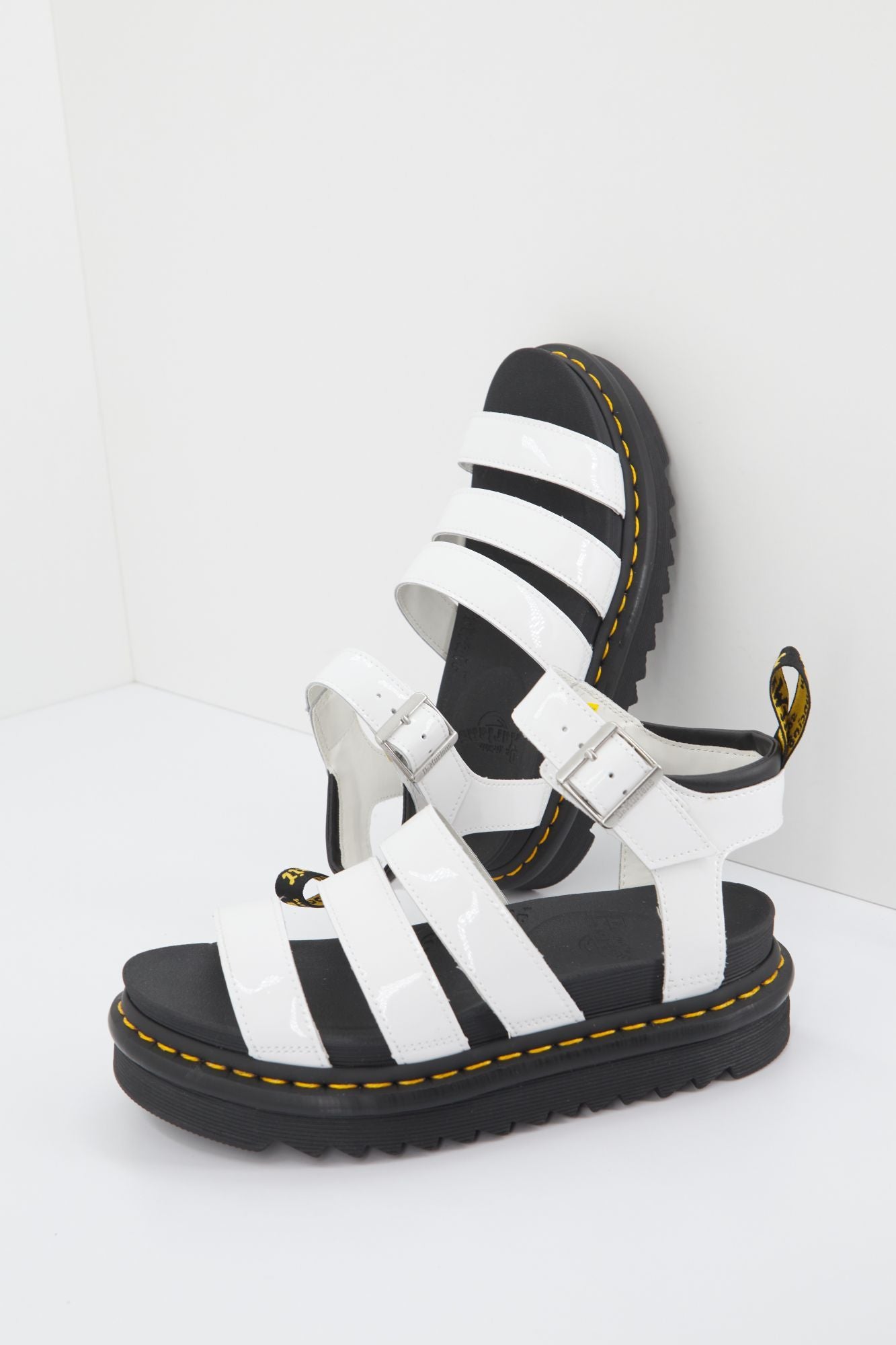 DR. MARTENS BLAIRE WHITE PATENT LAMPER en color BLANCO (2)