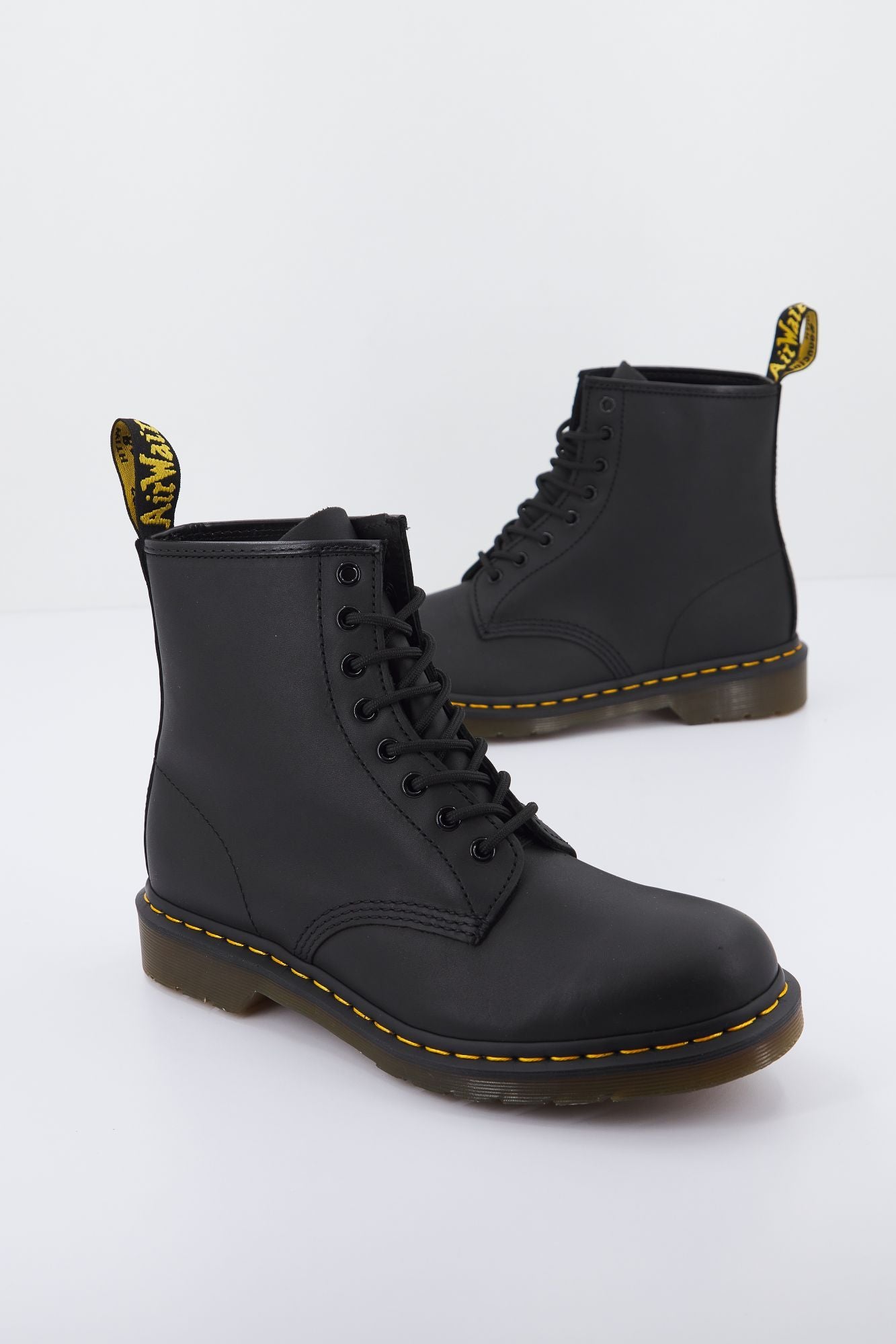DR. MARTENS 11822003DM 1460 GREASY en color NEGRO (1)