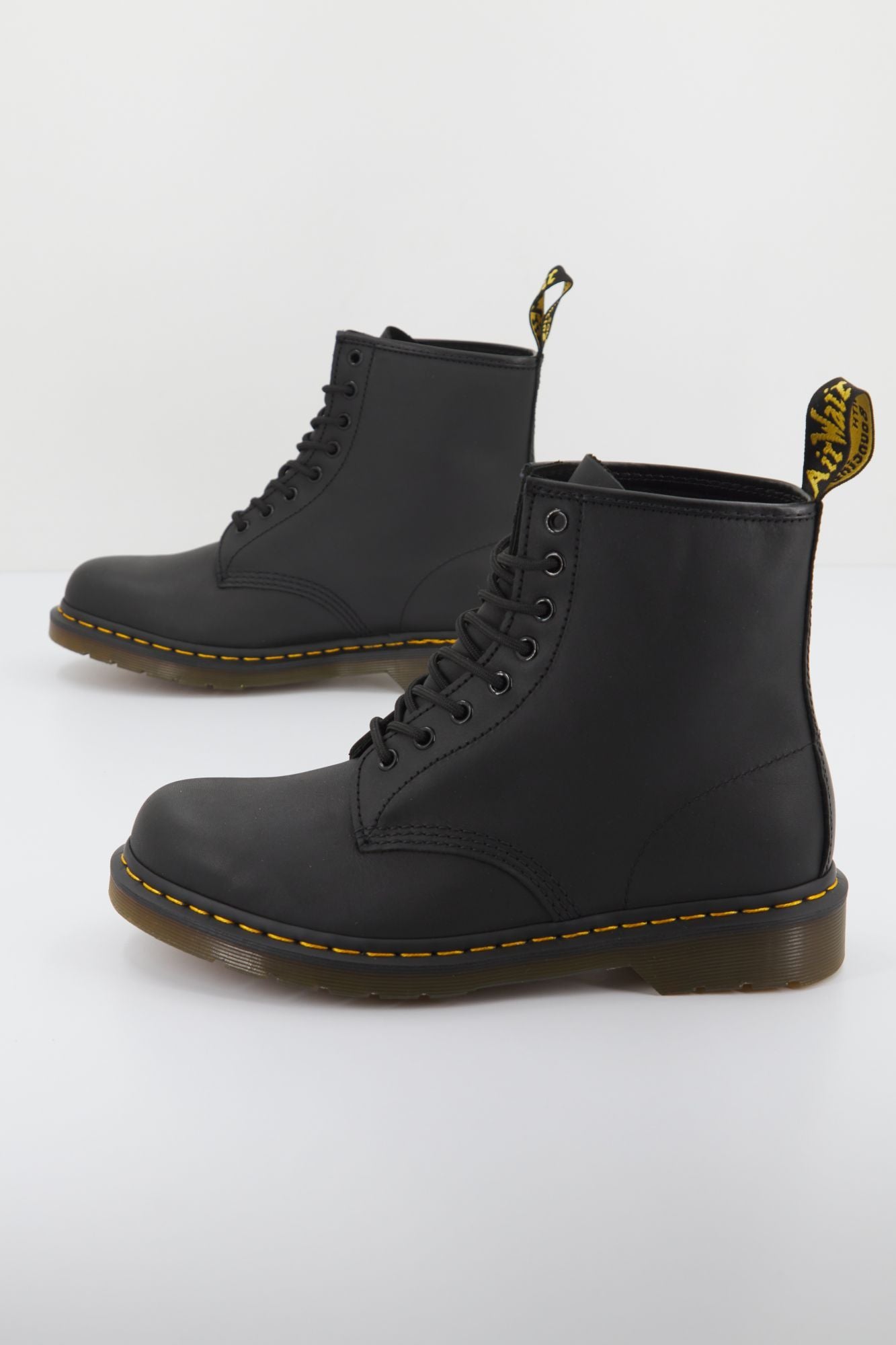 DR. MARTENS 11822003DM 1460 GREASY en color NEGRO (2)