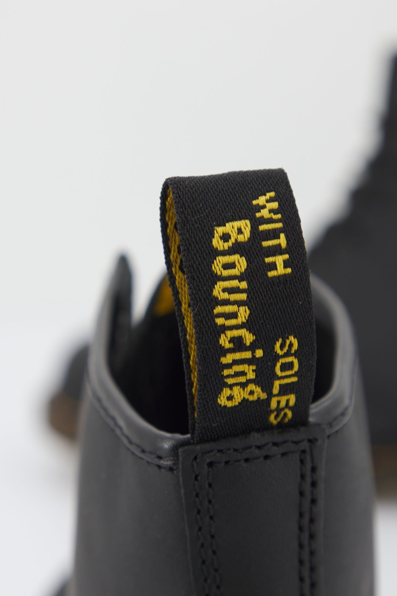 DR. MARTENS 11822003DM 1460 GREASY en color NEGRO (4)