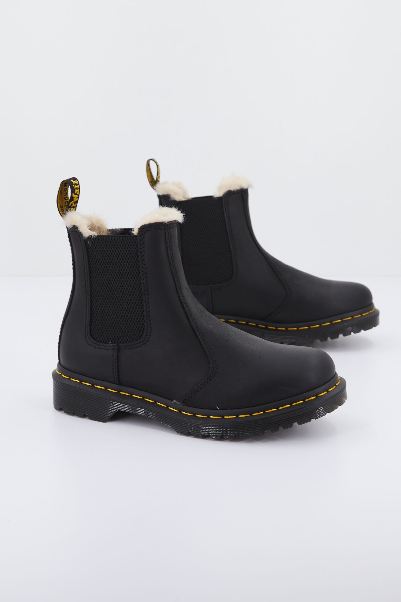 DR. MARTENS LEONORE BURNISHED en color NEGRO (2)