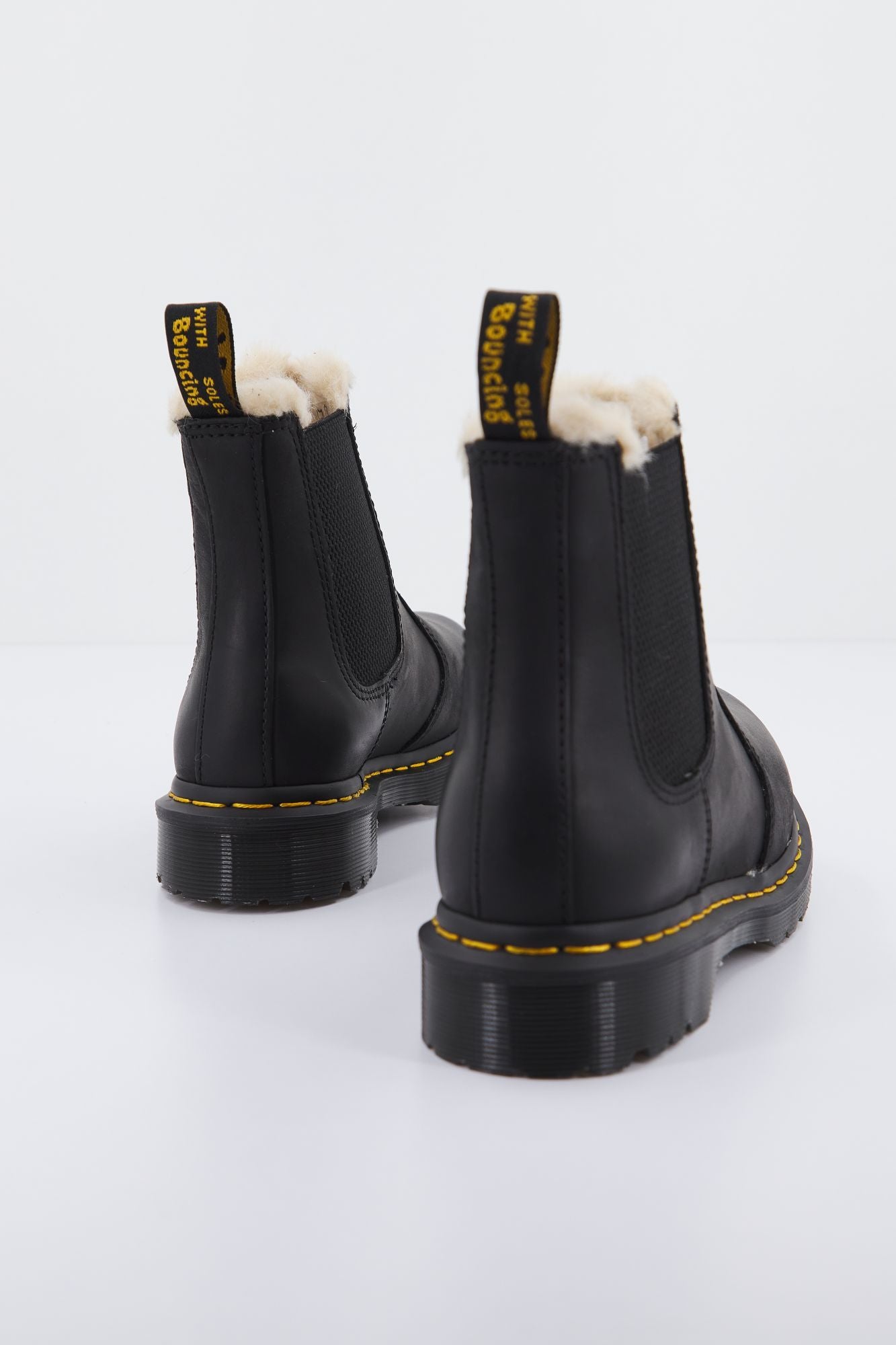 DR. MARTENS LEONORE BURNISHED en color NEGRO (3)