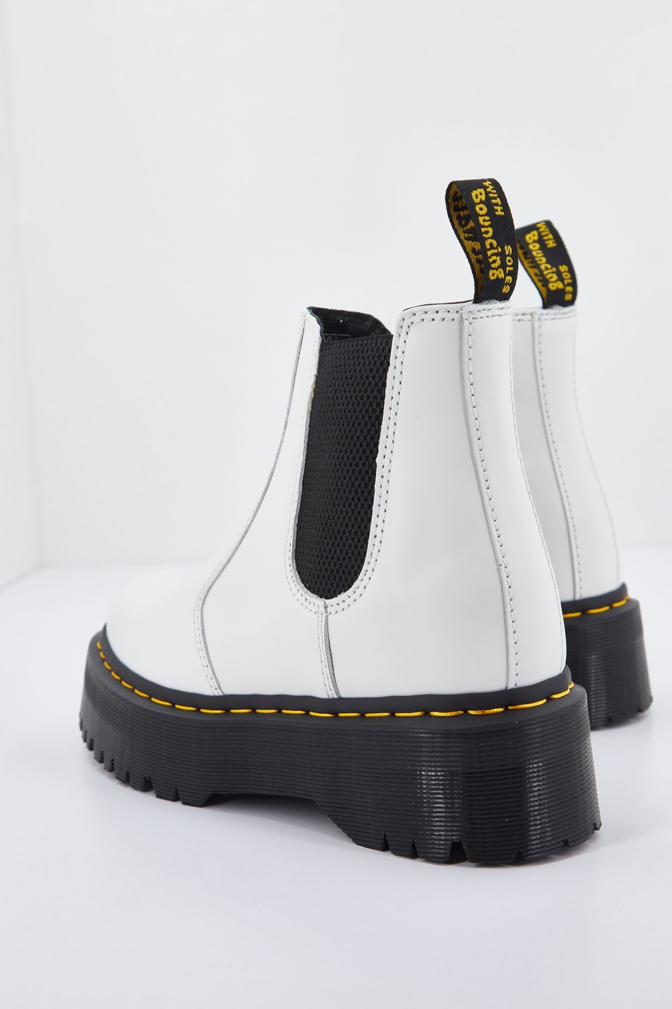 DR. MARTENS QUAD SMOOTH en color BLANCO (3)