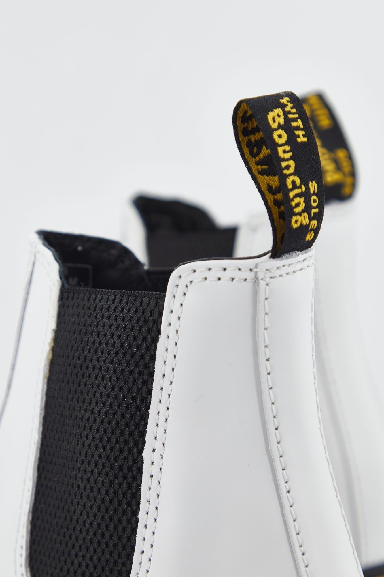 DR. MARTENS QUAD SMOOTH en color BLANCO (4)