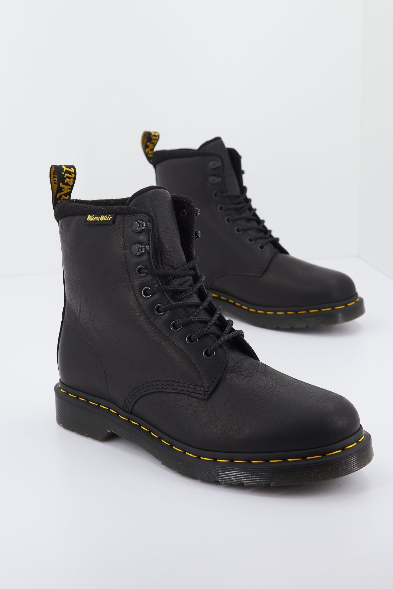 DR. MARTENS PASCAL VALOR WP en color NEGRO (1)