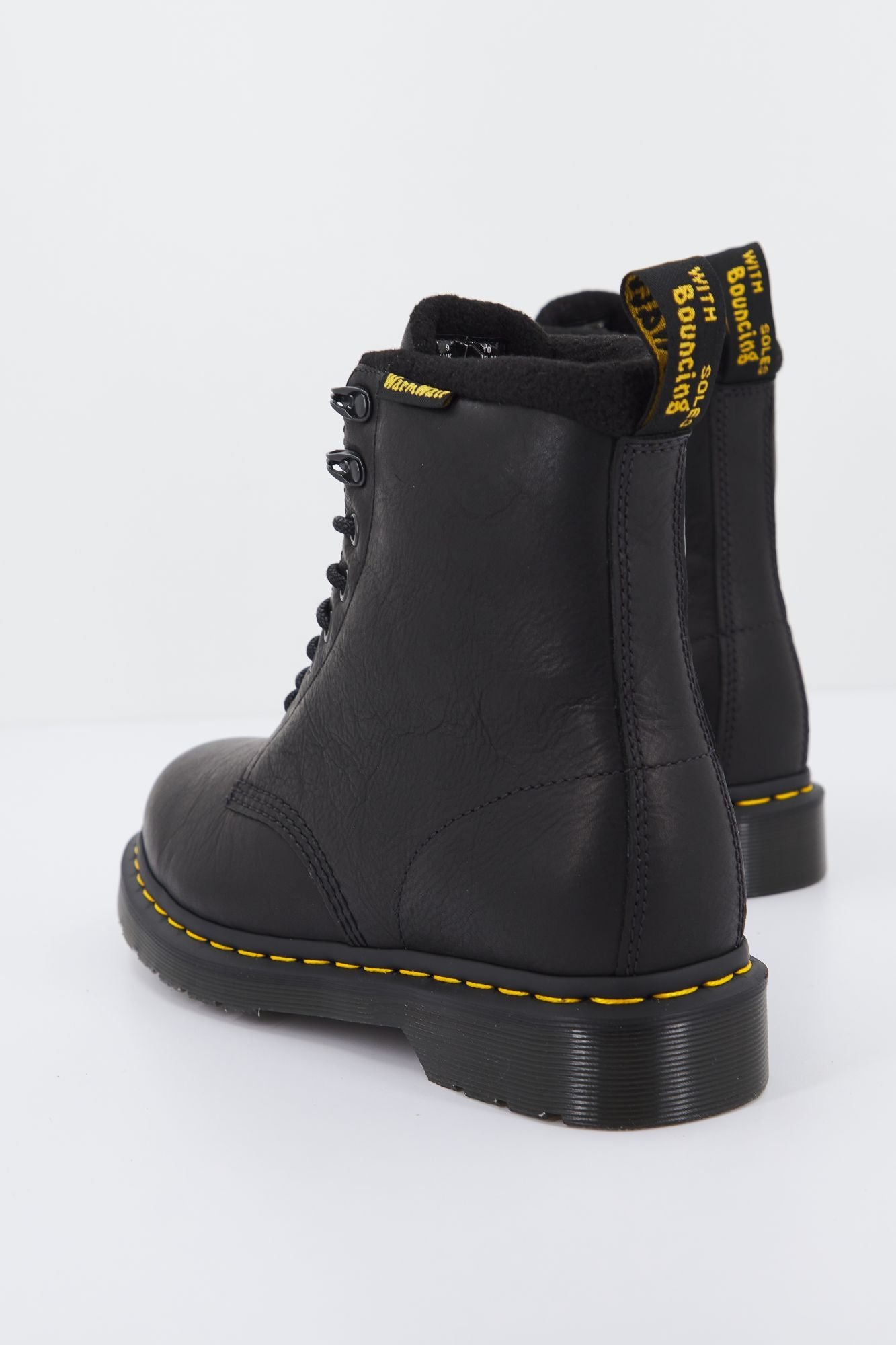 DR. MARTENS PASCAL VALOR WP en color NEGRO (3)