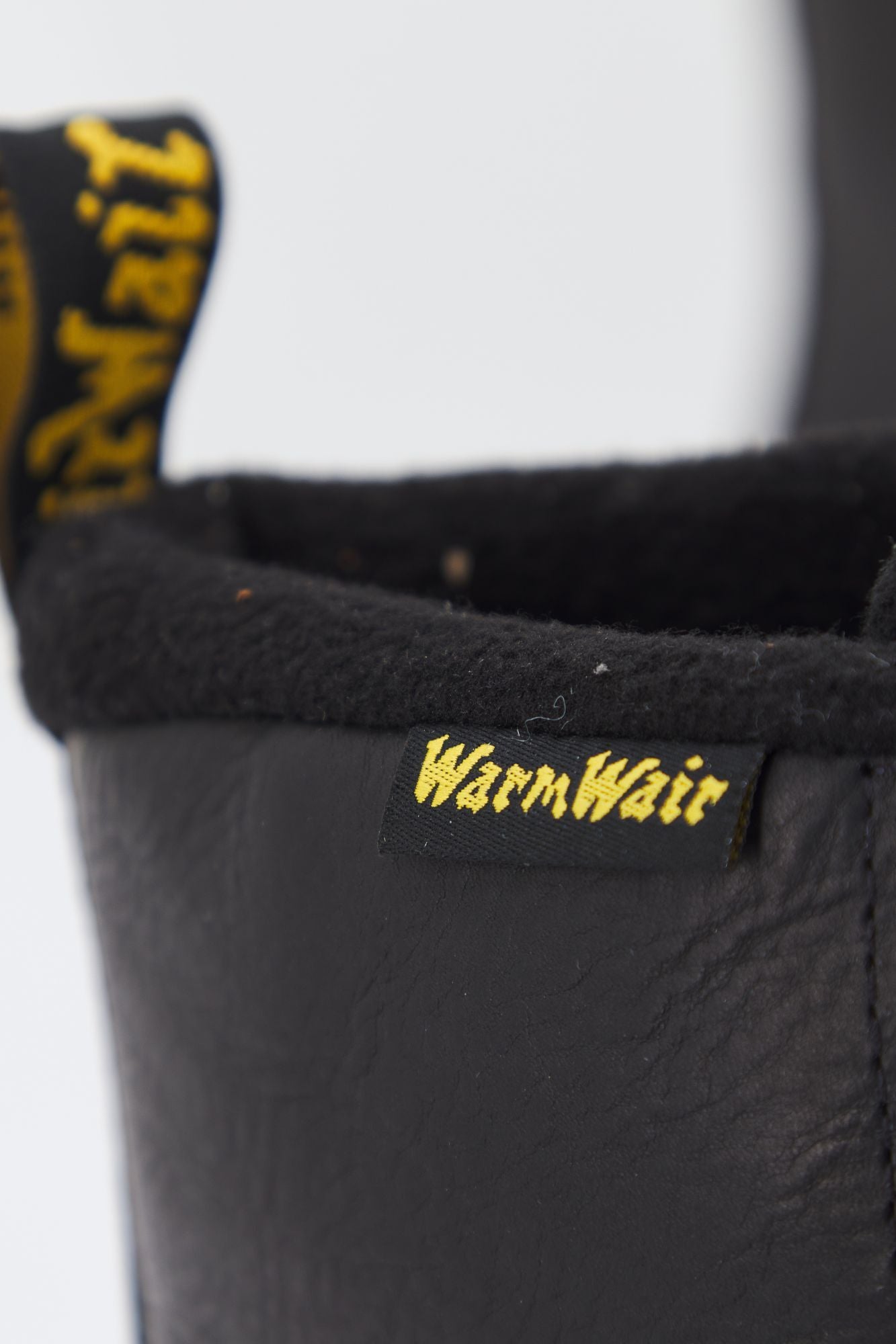 DR. MARTENS PASCAL VALOR WP en color NEGRO (4)