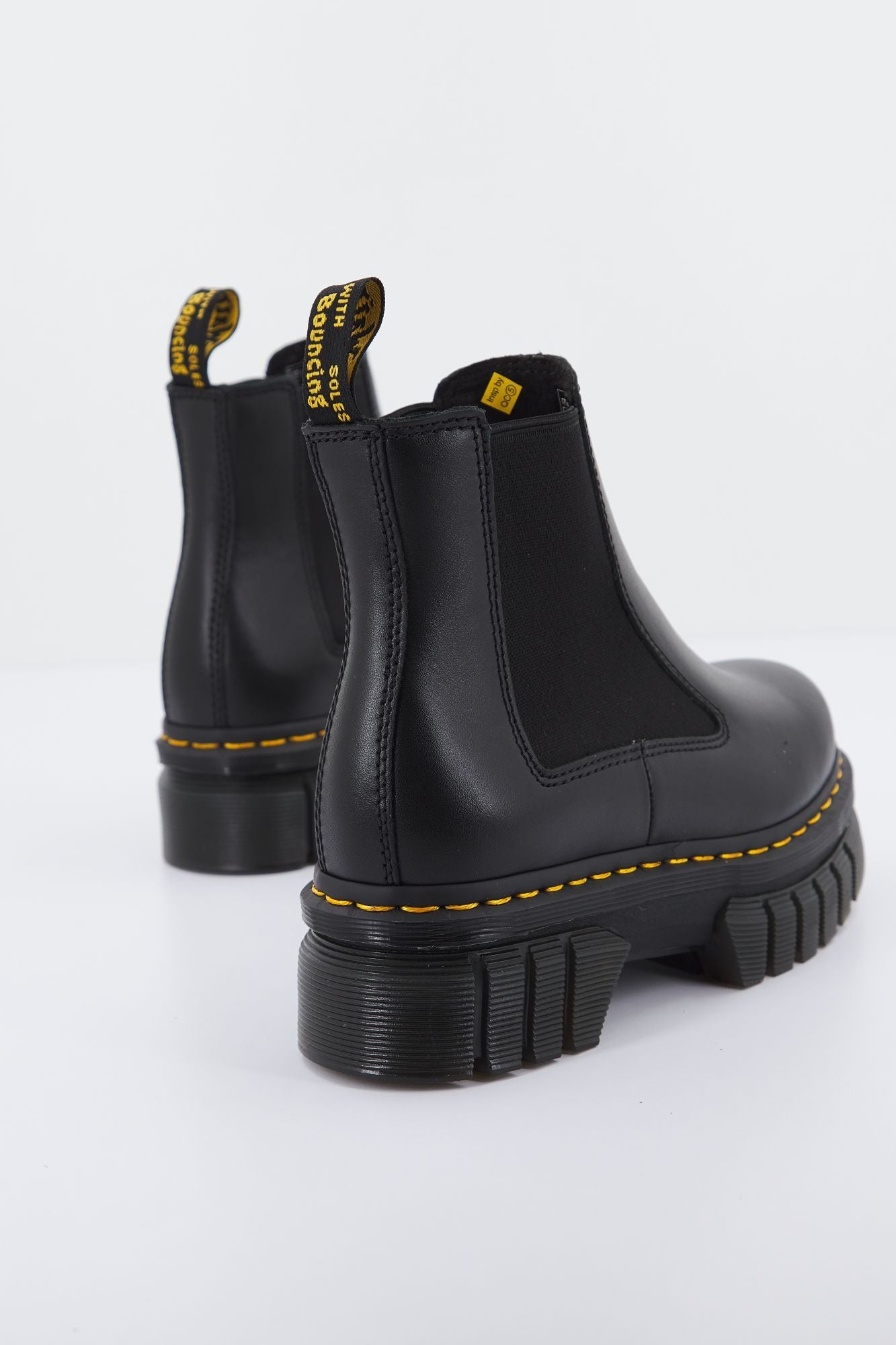 DR. MARTENS AUDRICK CHELSEA en color NEGRO (3)